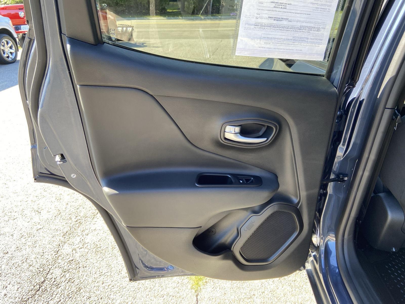 2022 Jeep Renegade Latitude photo 25