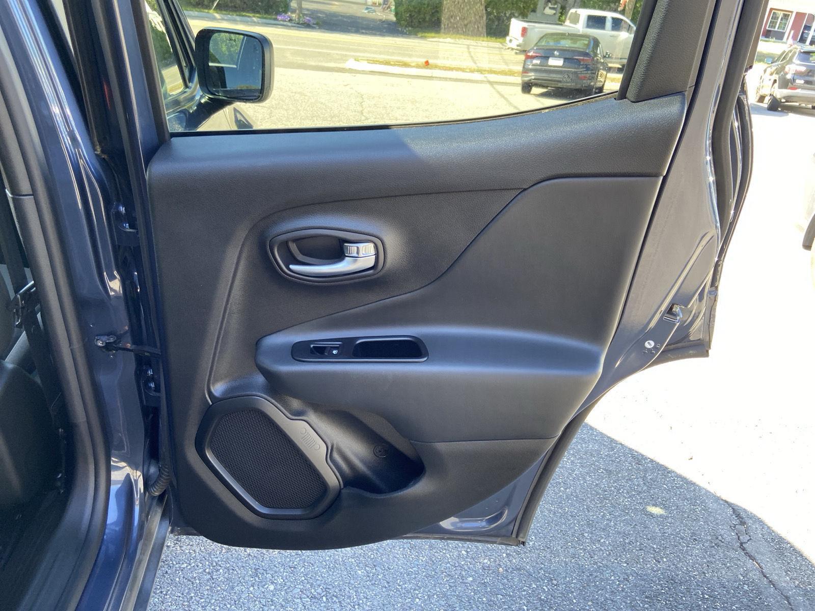 2022 Jeep Renegade Latitude photo 30