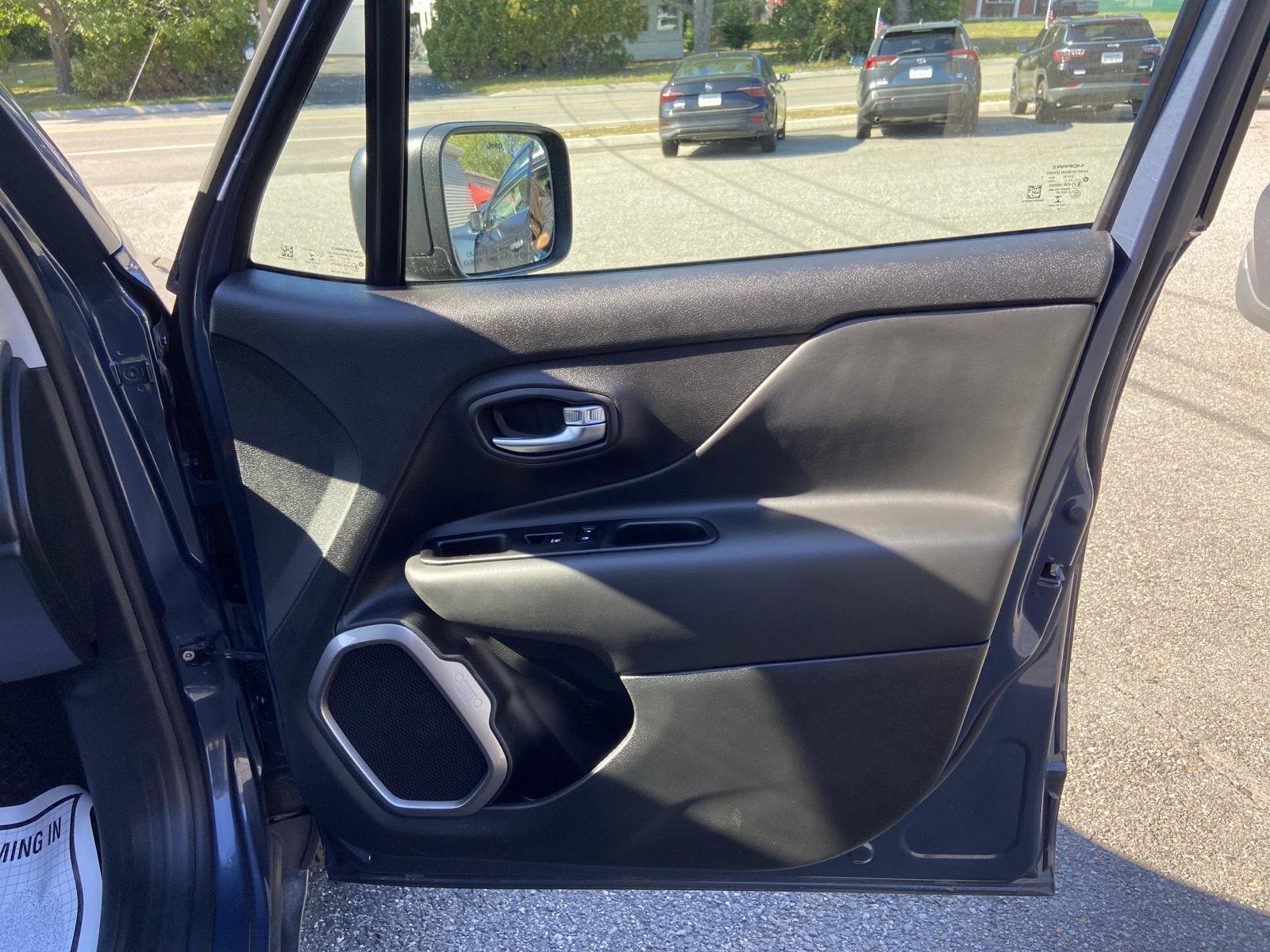 2022 Jeep Renegade Latitude photo 33