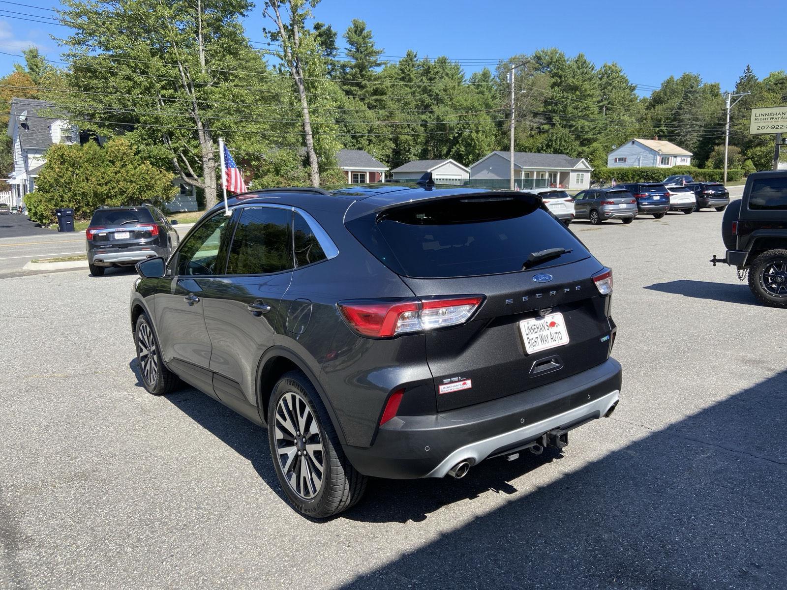 2020 Ford Escape SEL photo 3