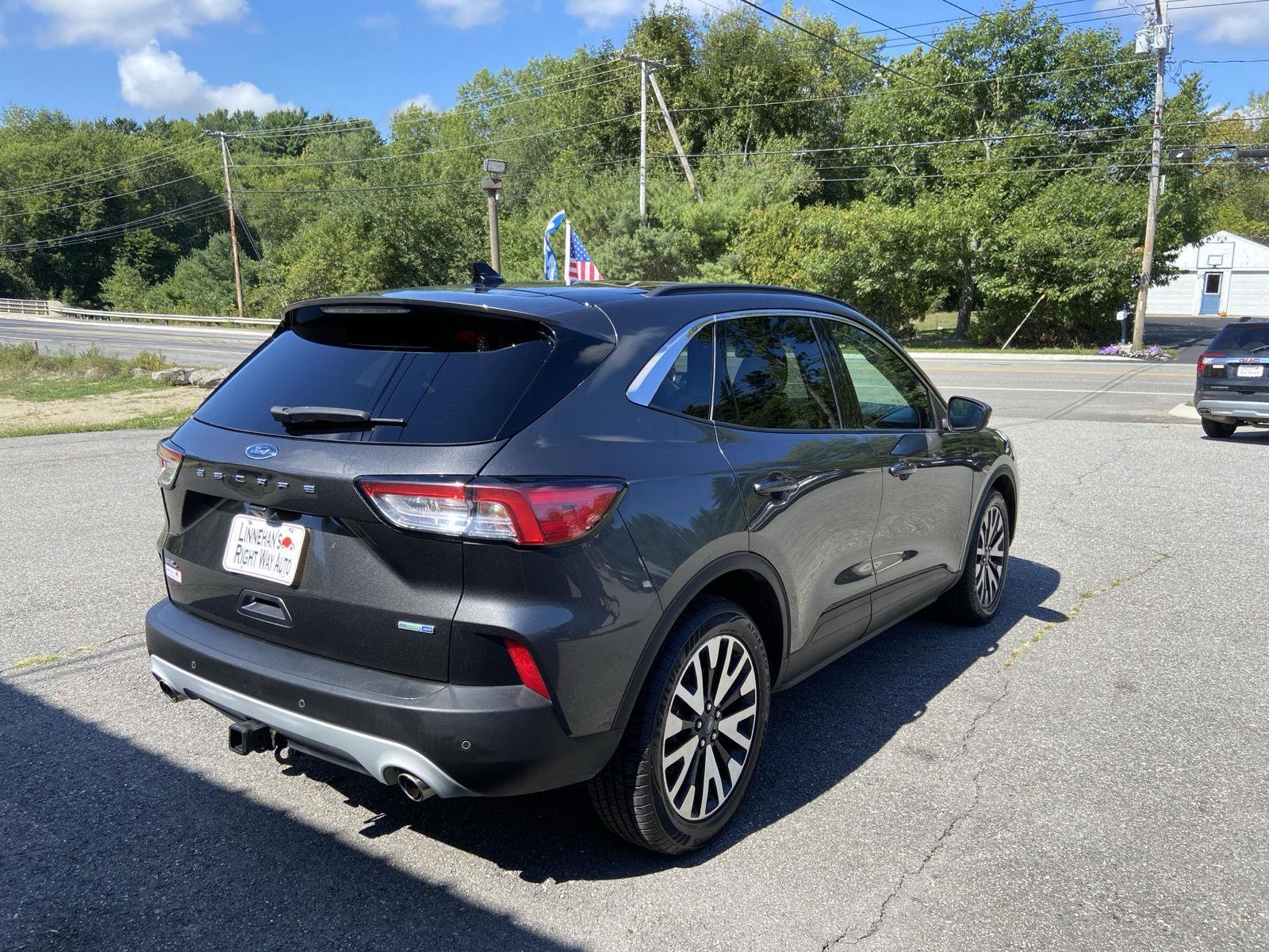 2020 Ford Escape SEL photo 5