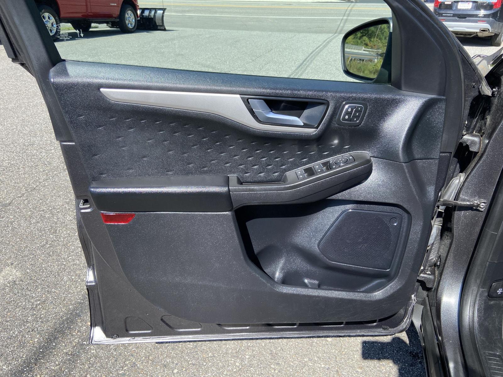 2020 Ford Escape SEL photo 13