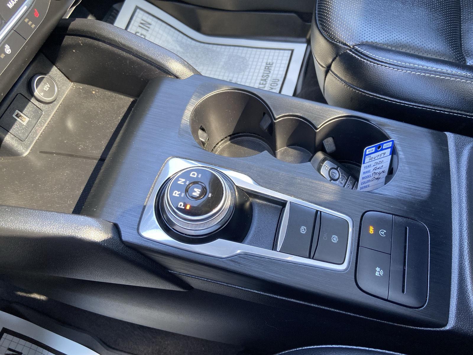 2020 Ford Escape SEL photo 21