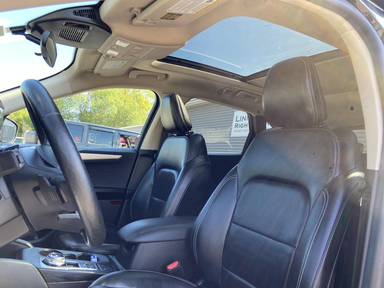 2020 Ford Escape SEL photo 23