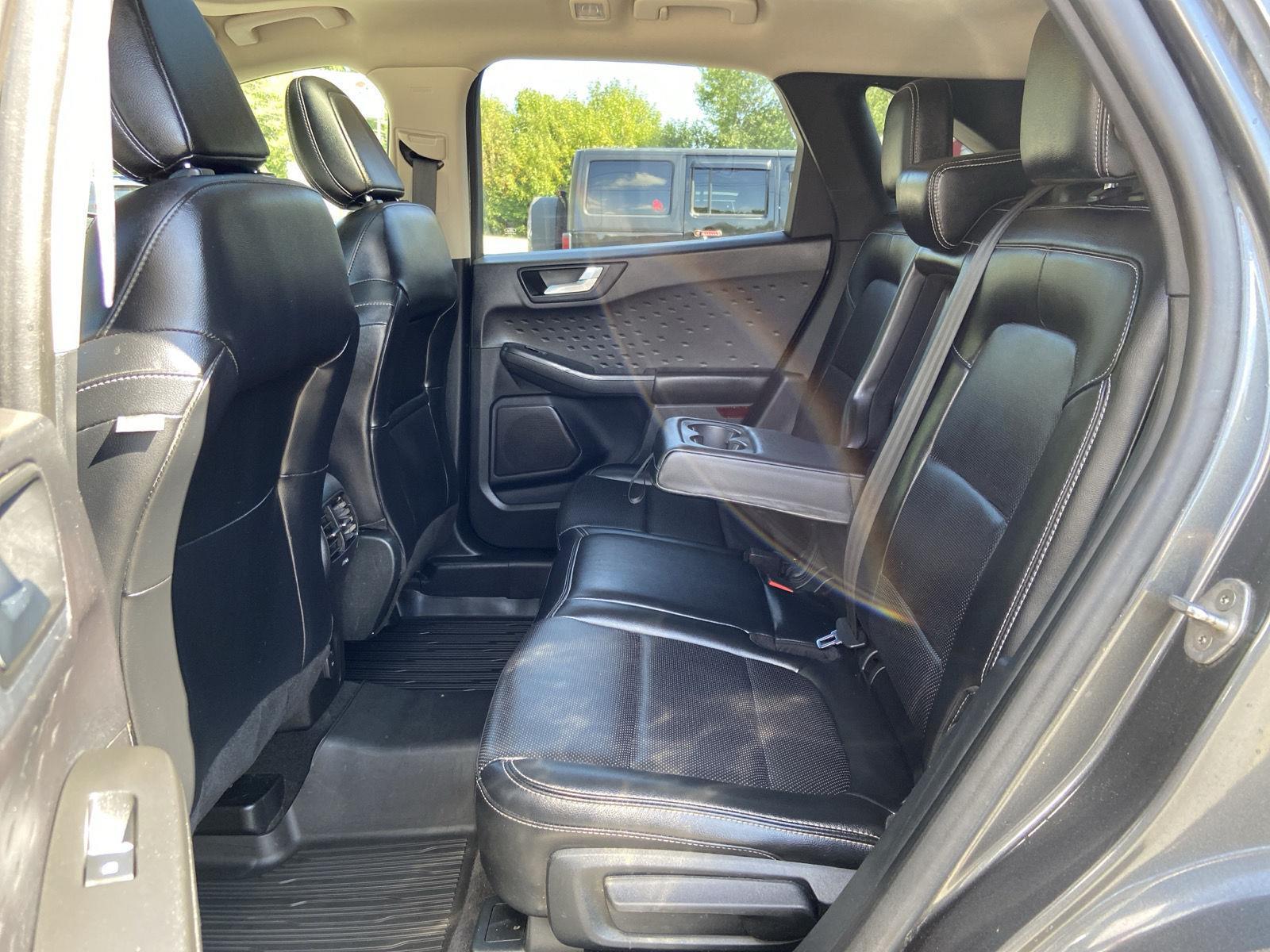 2020 Ford Escape SEL photo 25