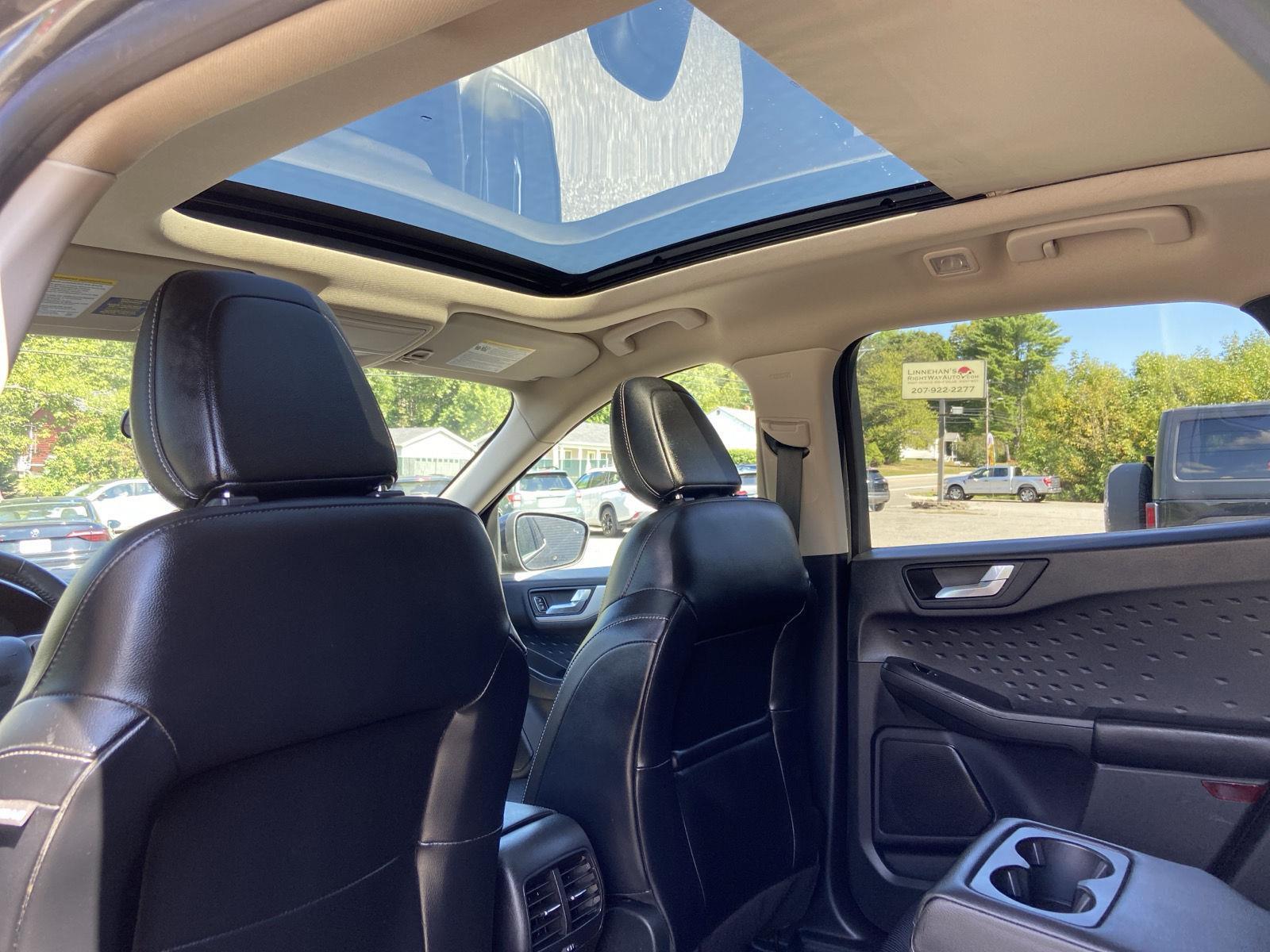 2020 Ford Escape SEL photo 26