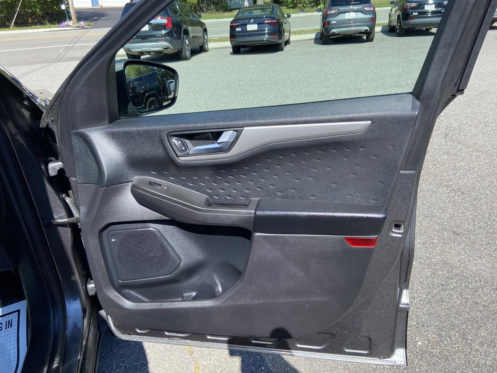 2020 Ford Escape SEL photo 33
