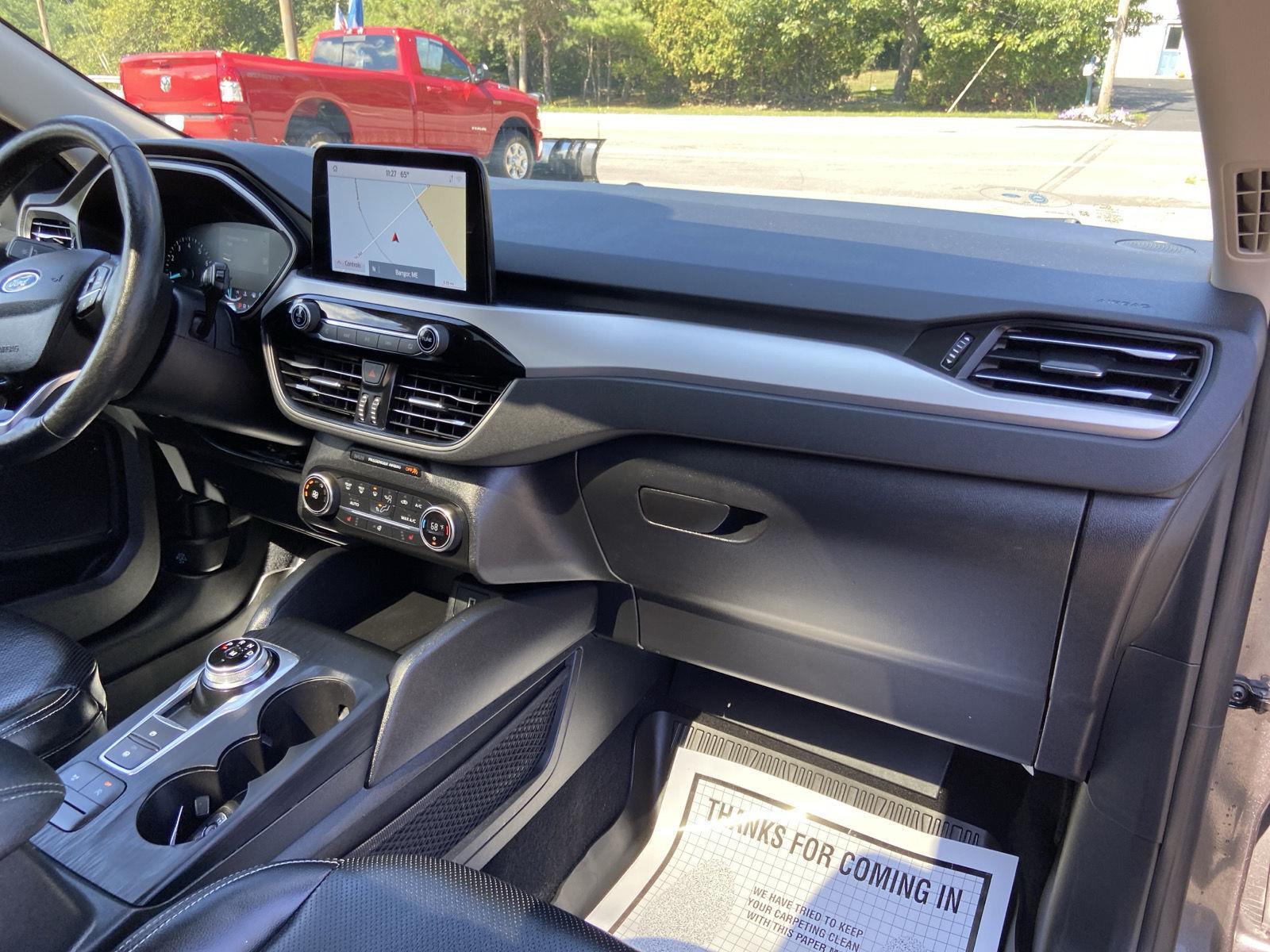 2020 Ford Escape SEL photo 35