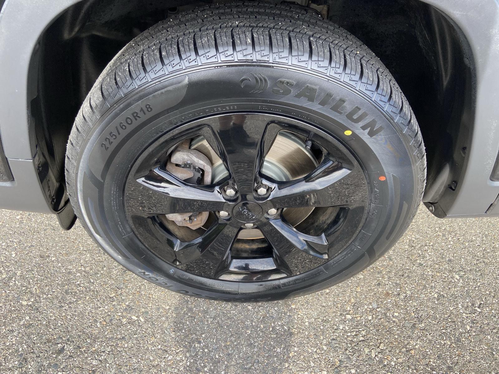 2019 Jeep Cherokee Altitude photo 9