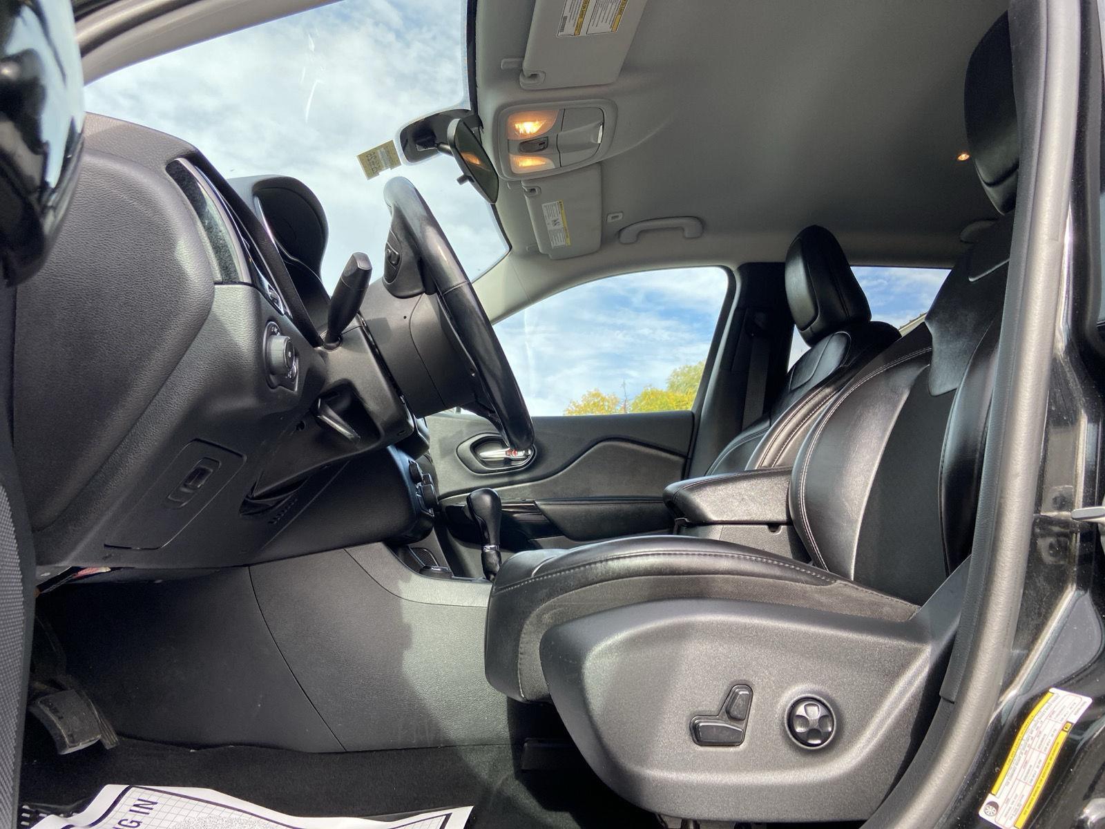 2019 Jeep Cherokee Altitude photo 14