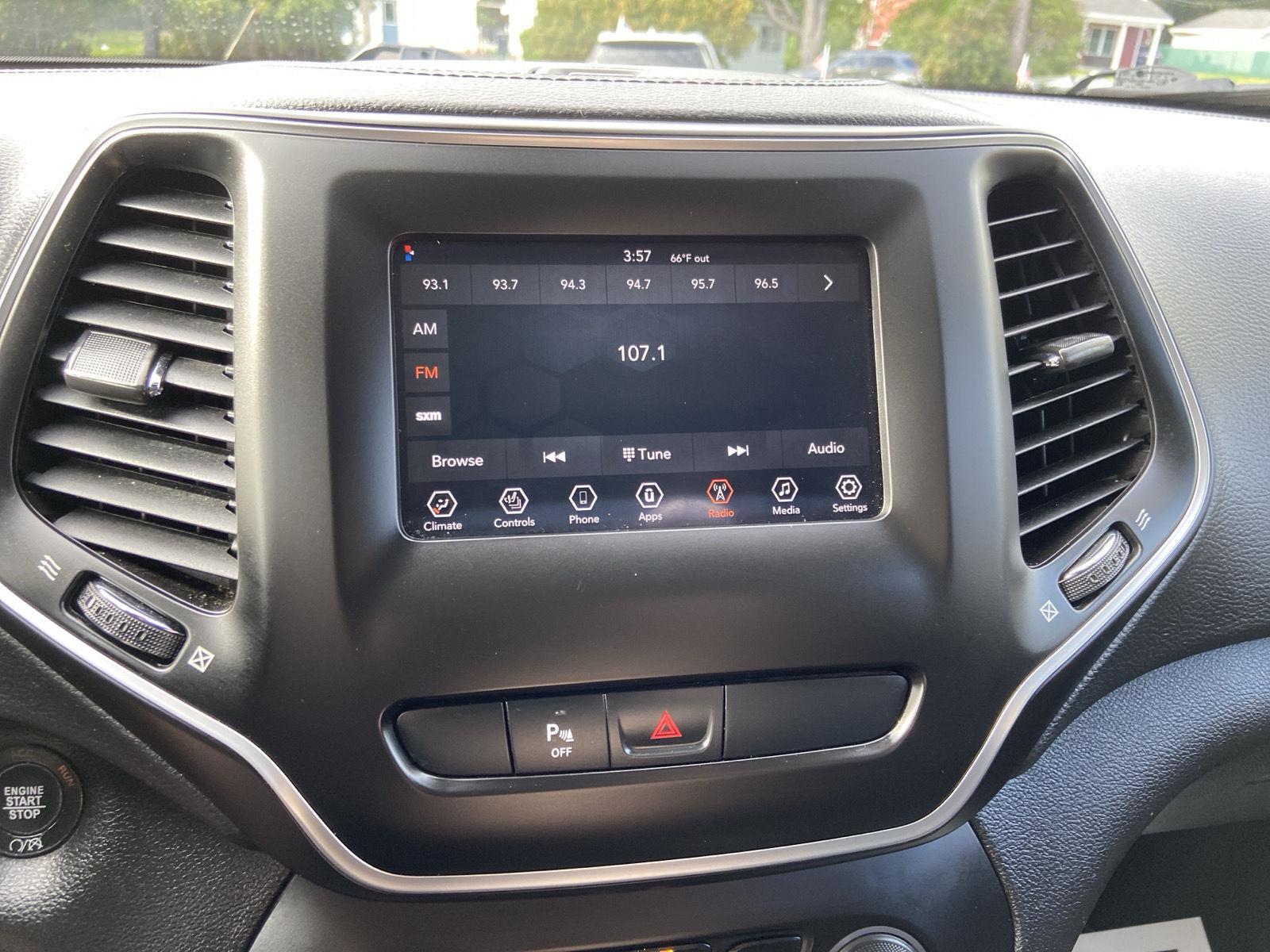 2019 Jeep Cherokee Altitude photo 18