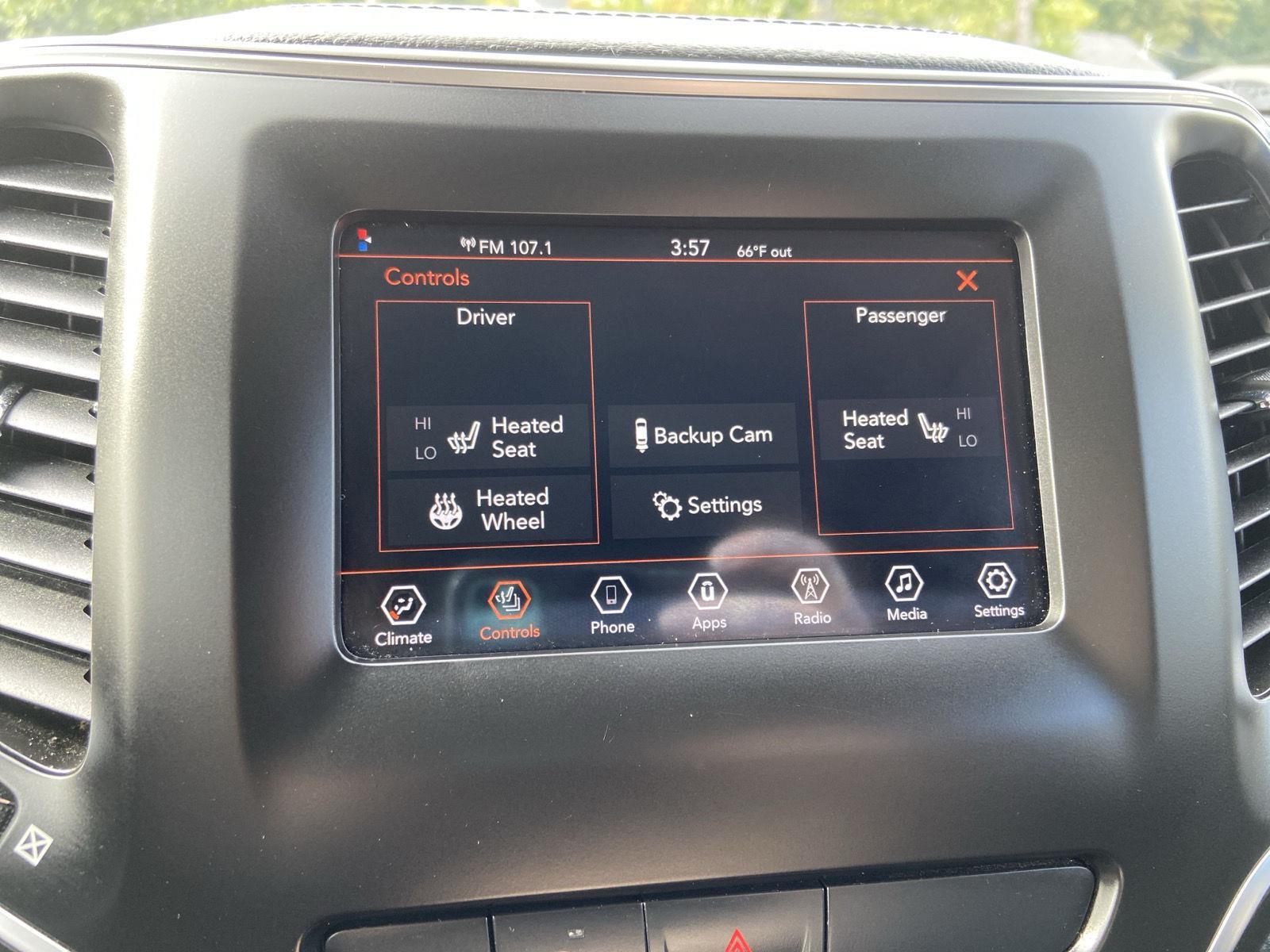 2019 Jeep Cherokee Altitude photo 19
