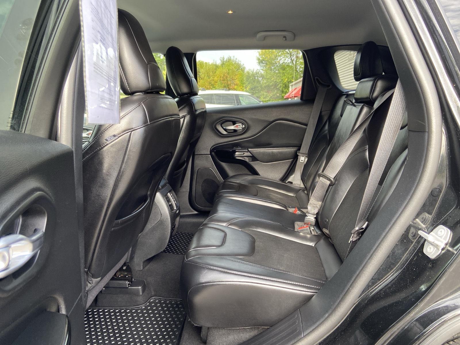 2019 Jeep Cherokee Altitude photo 22