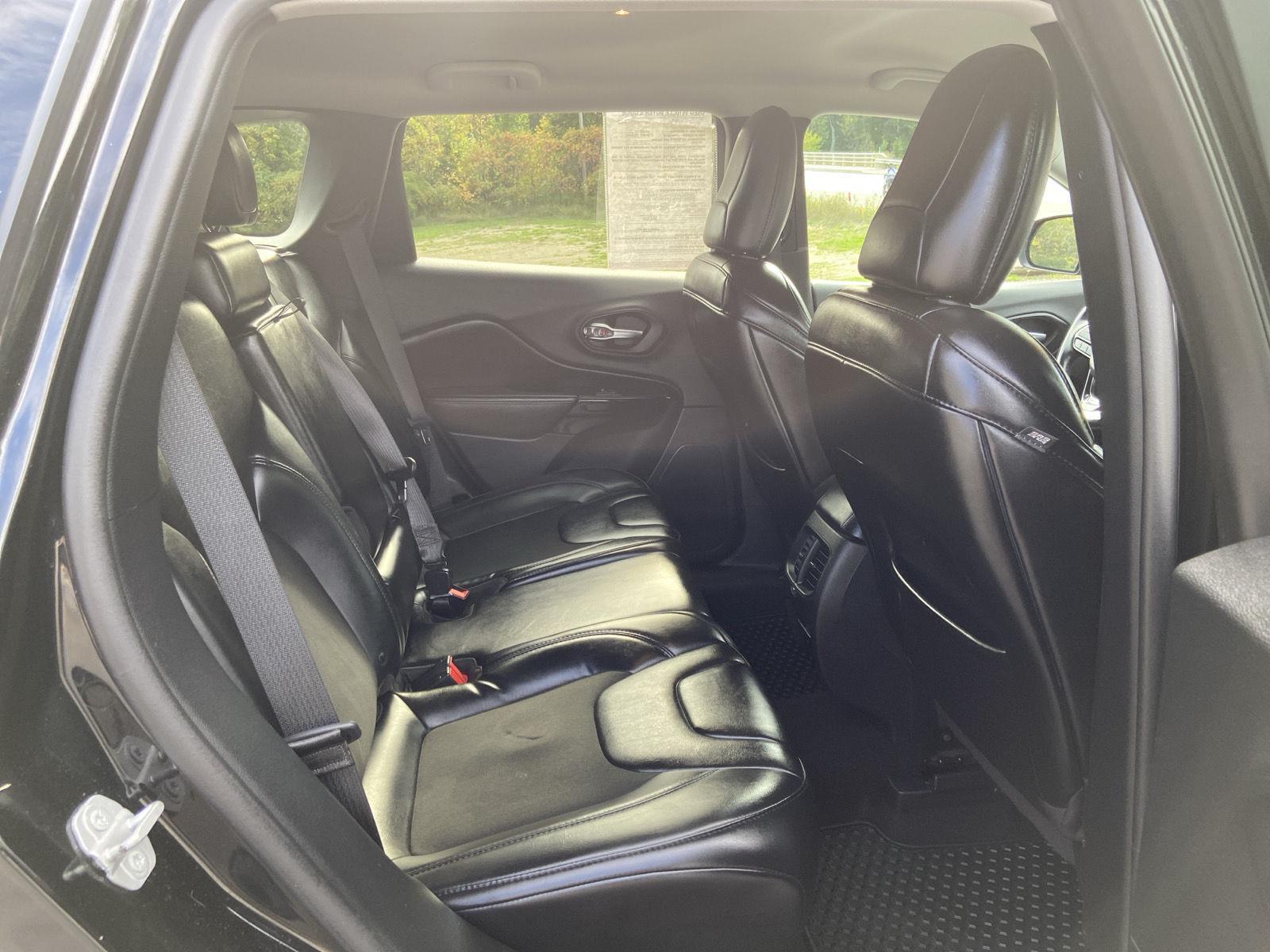 2019 Jeep Cherokee Altitude photo 25