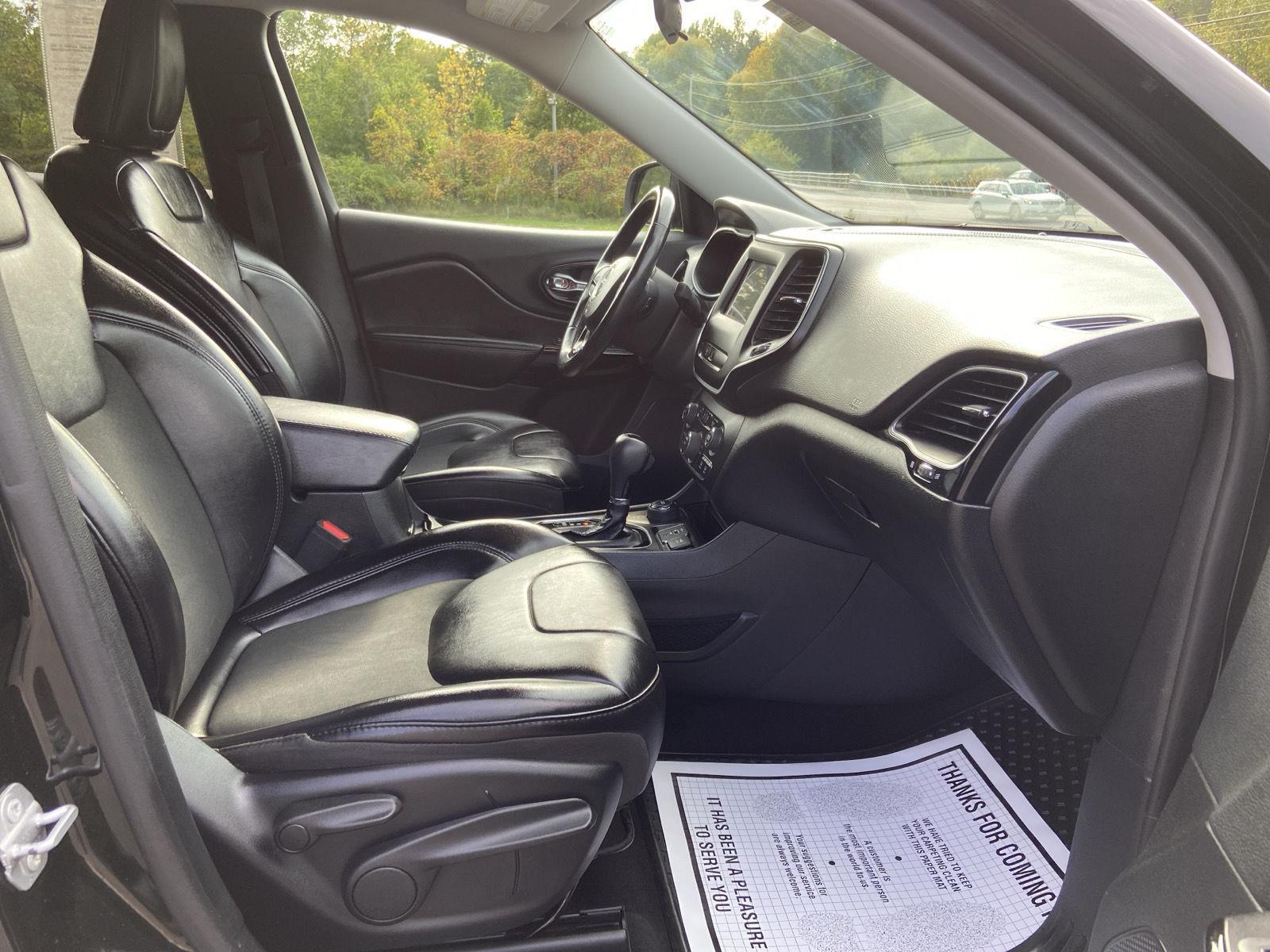 2019 Jeep Cherokee Altitude photo 28