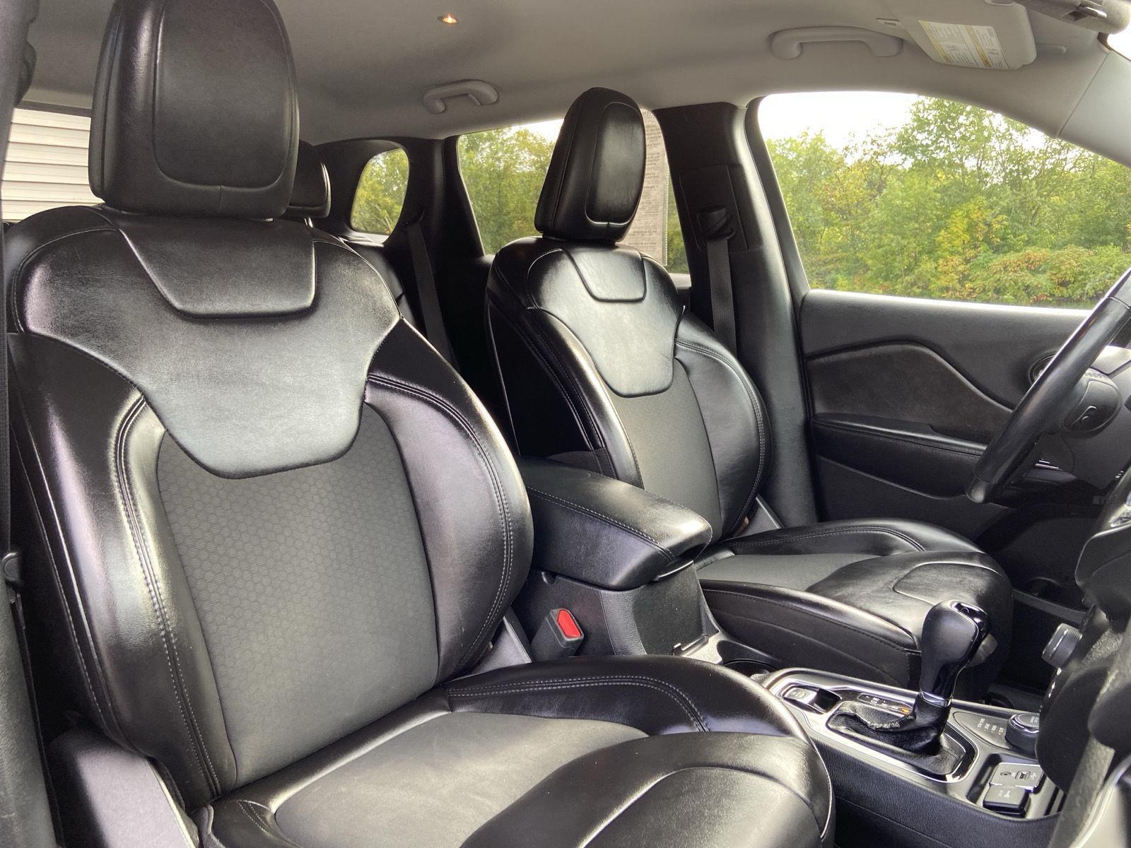 2019 Jeep Cherokee Altitude photo 29