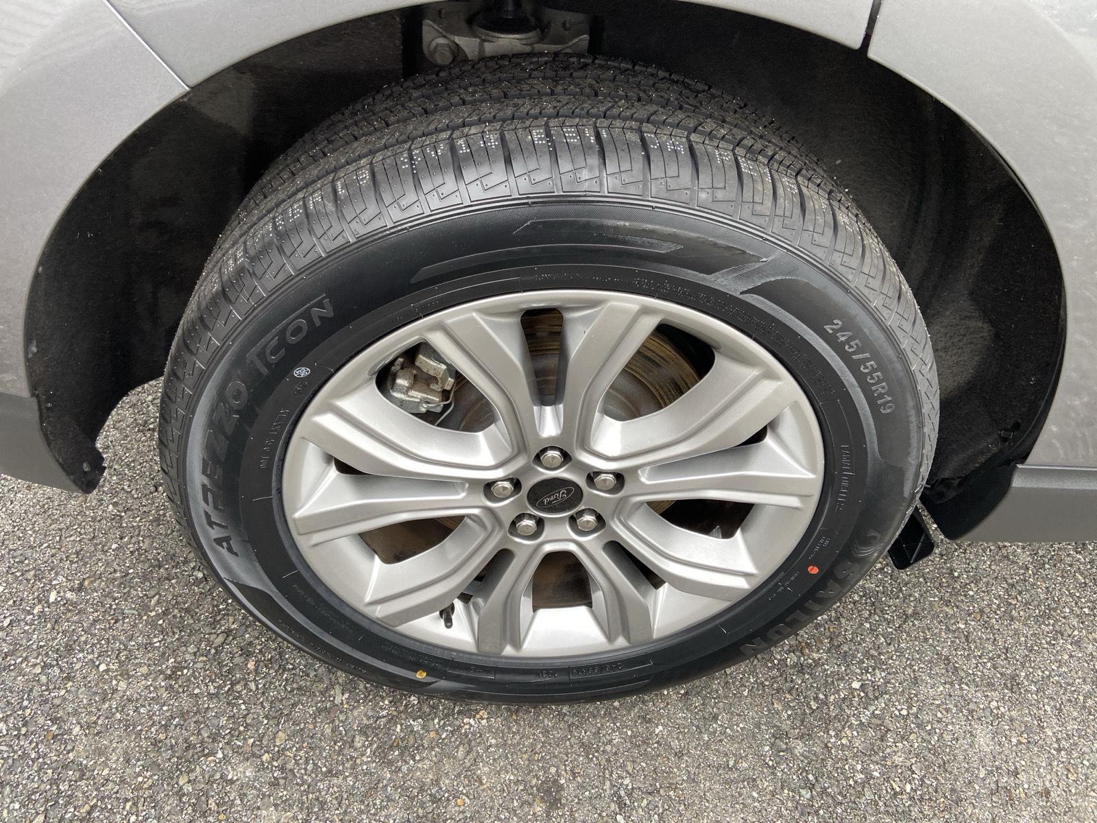 2023 Ford Edge Titanium photo 11
