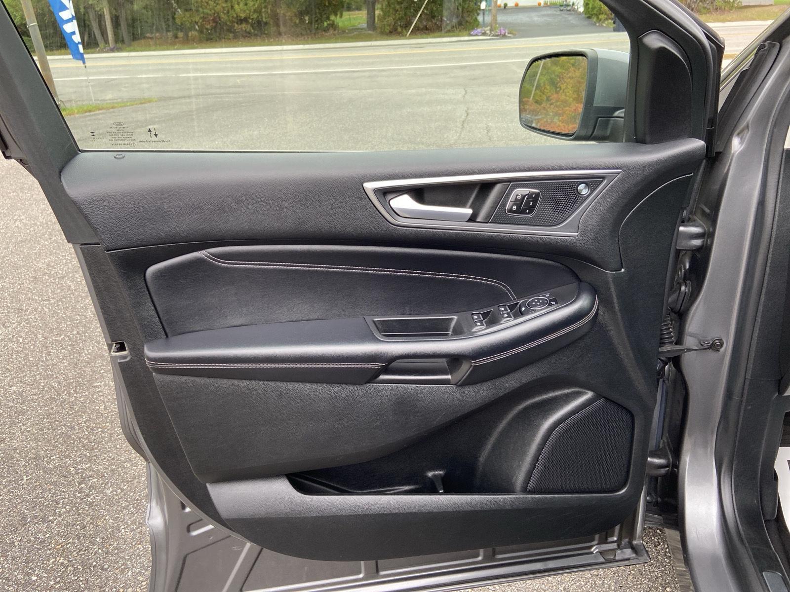 2023 Ford Edge Titanium photo 14