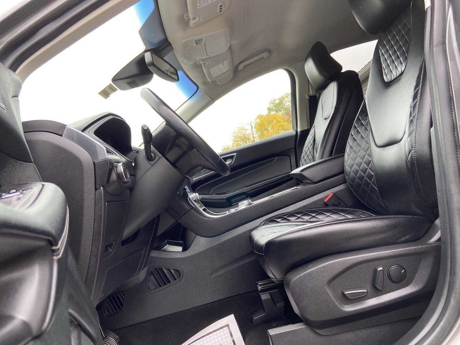 2023 Ford Edge Titanium photo 16