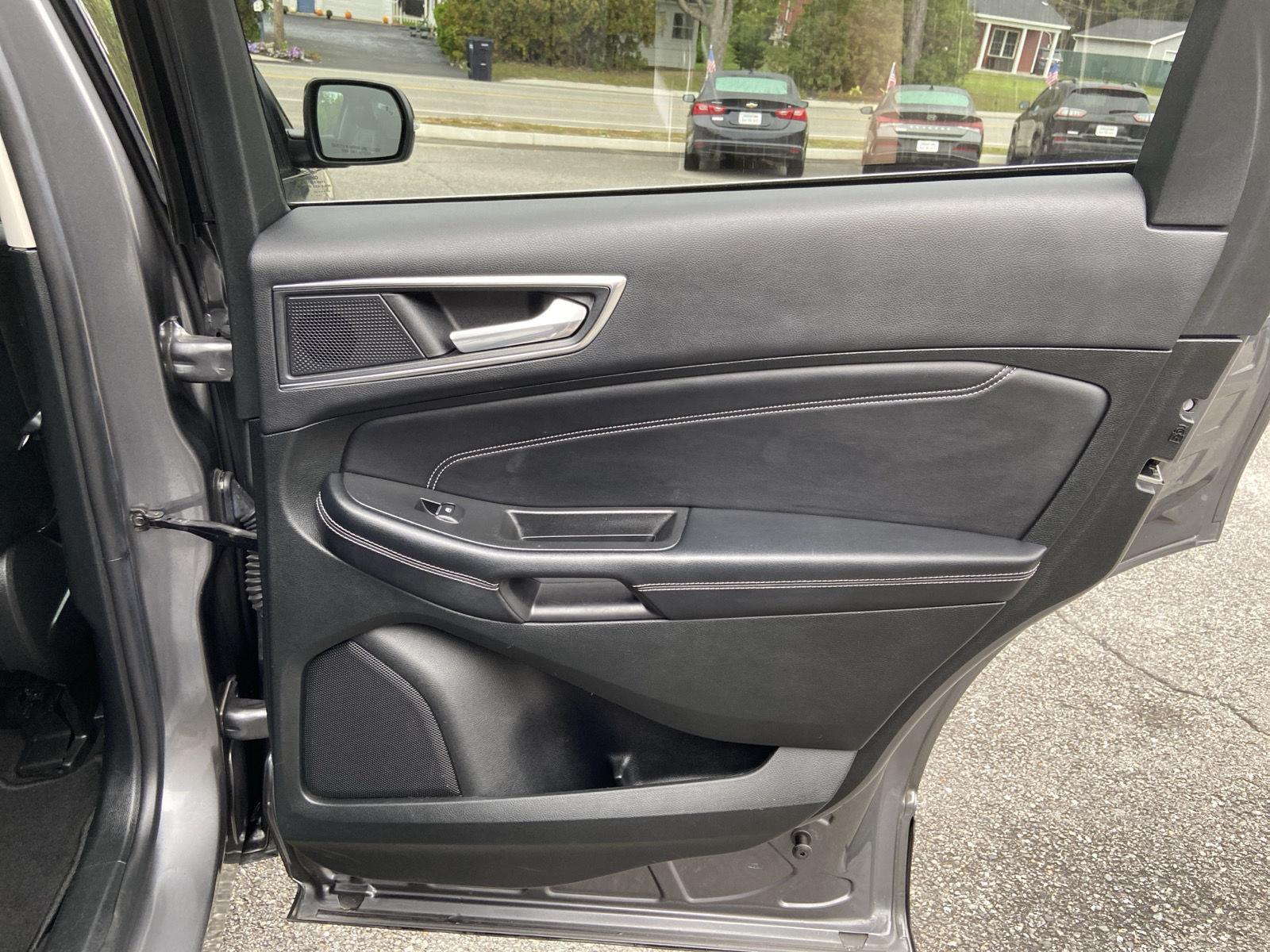 2023 Ford Edge Titanium photo 29
