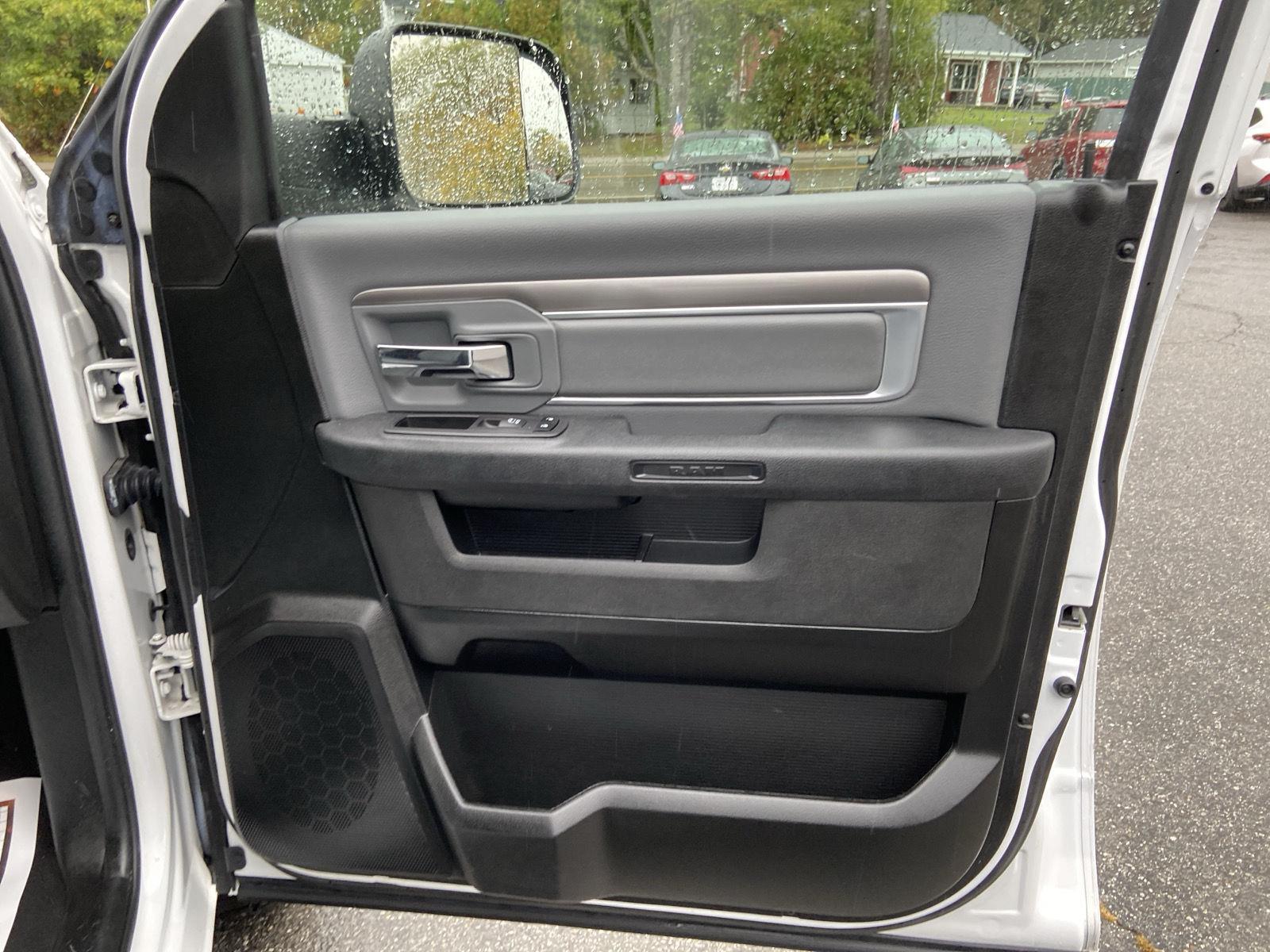 2023 Ram 1500 Classic SLT photo 33