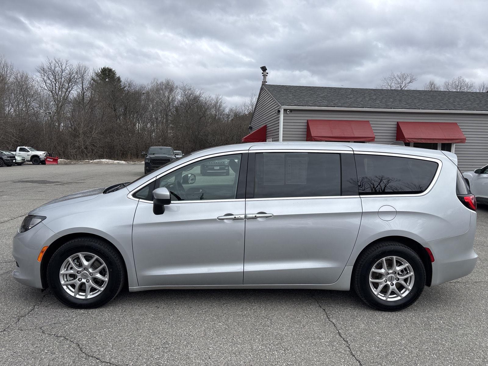 2023 Chrysler Voyager