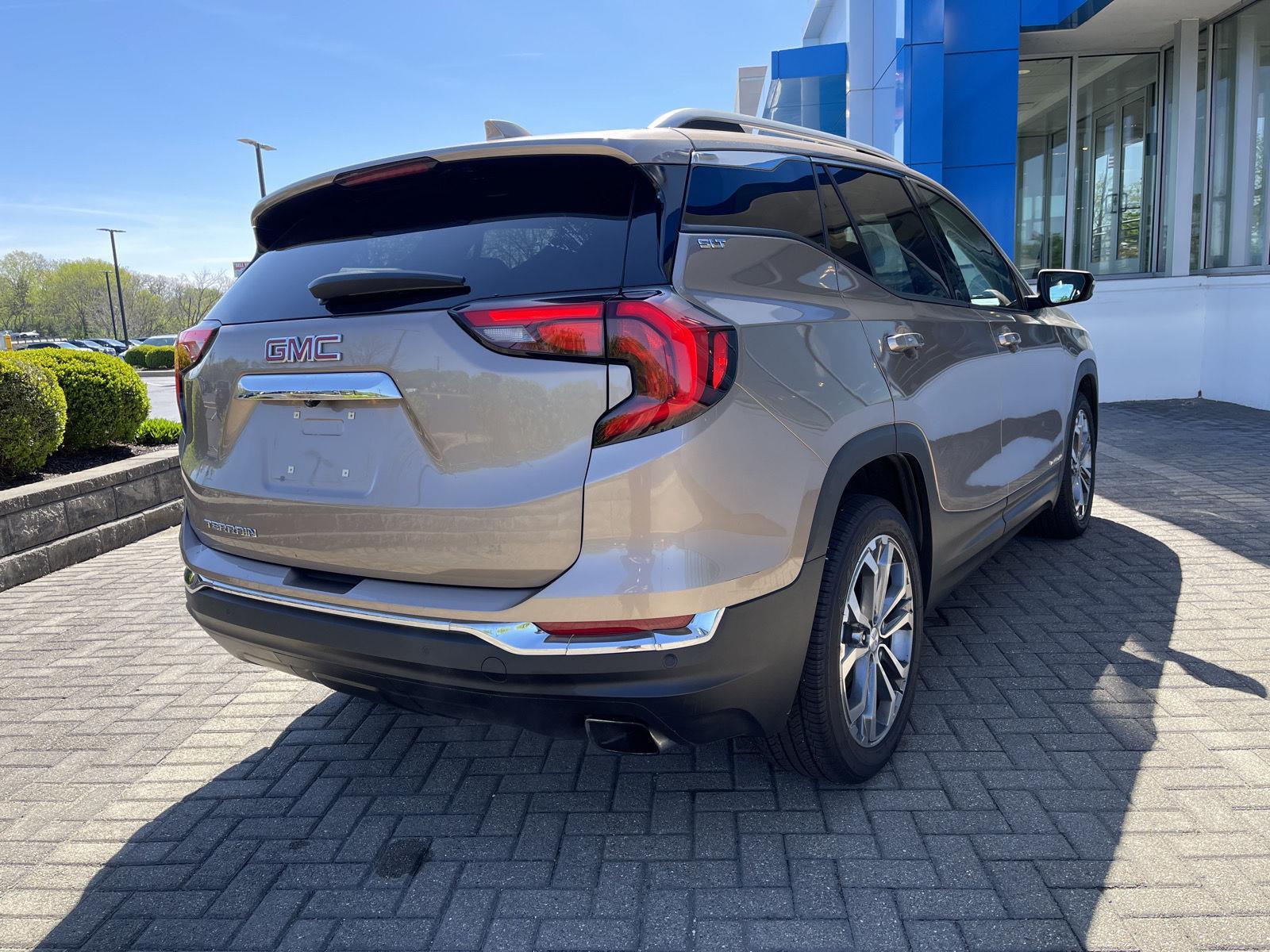 View vehicle photo 5