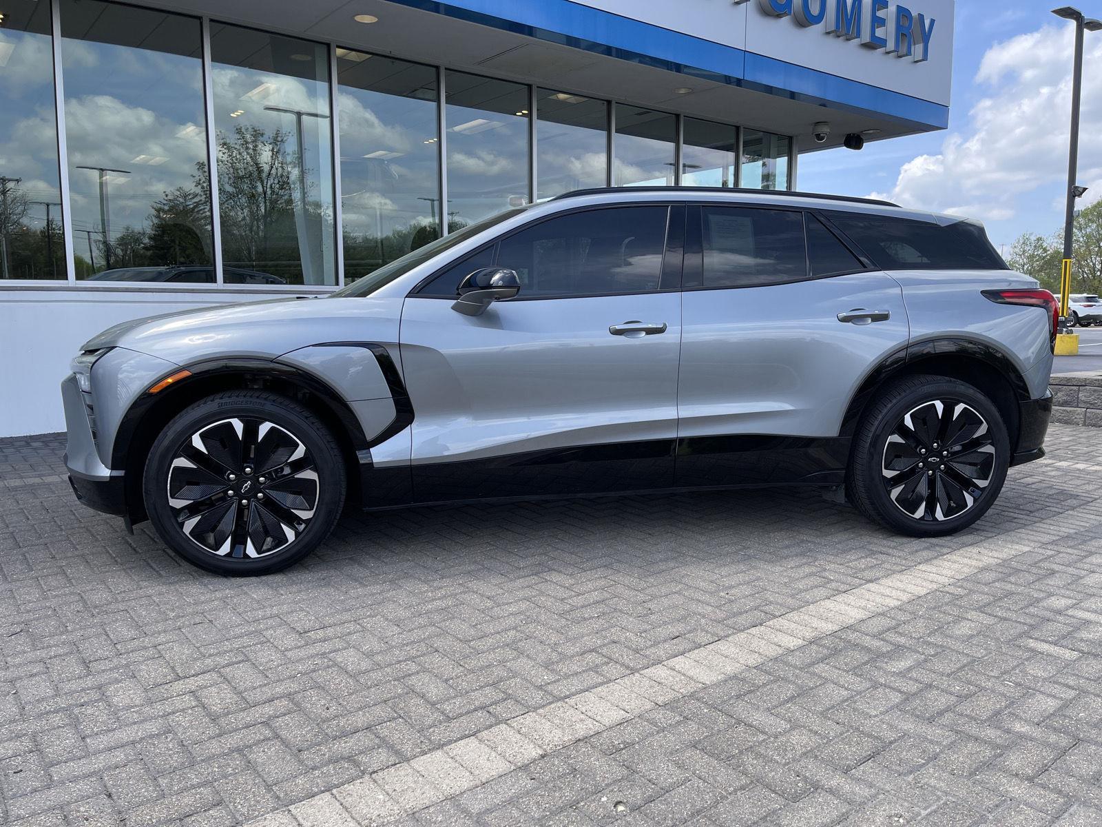 View vehicle photo 2