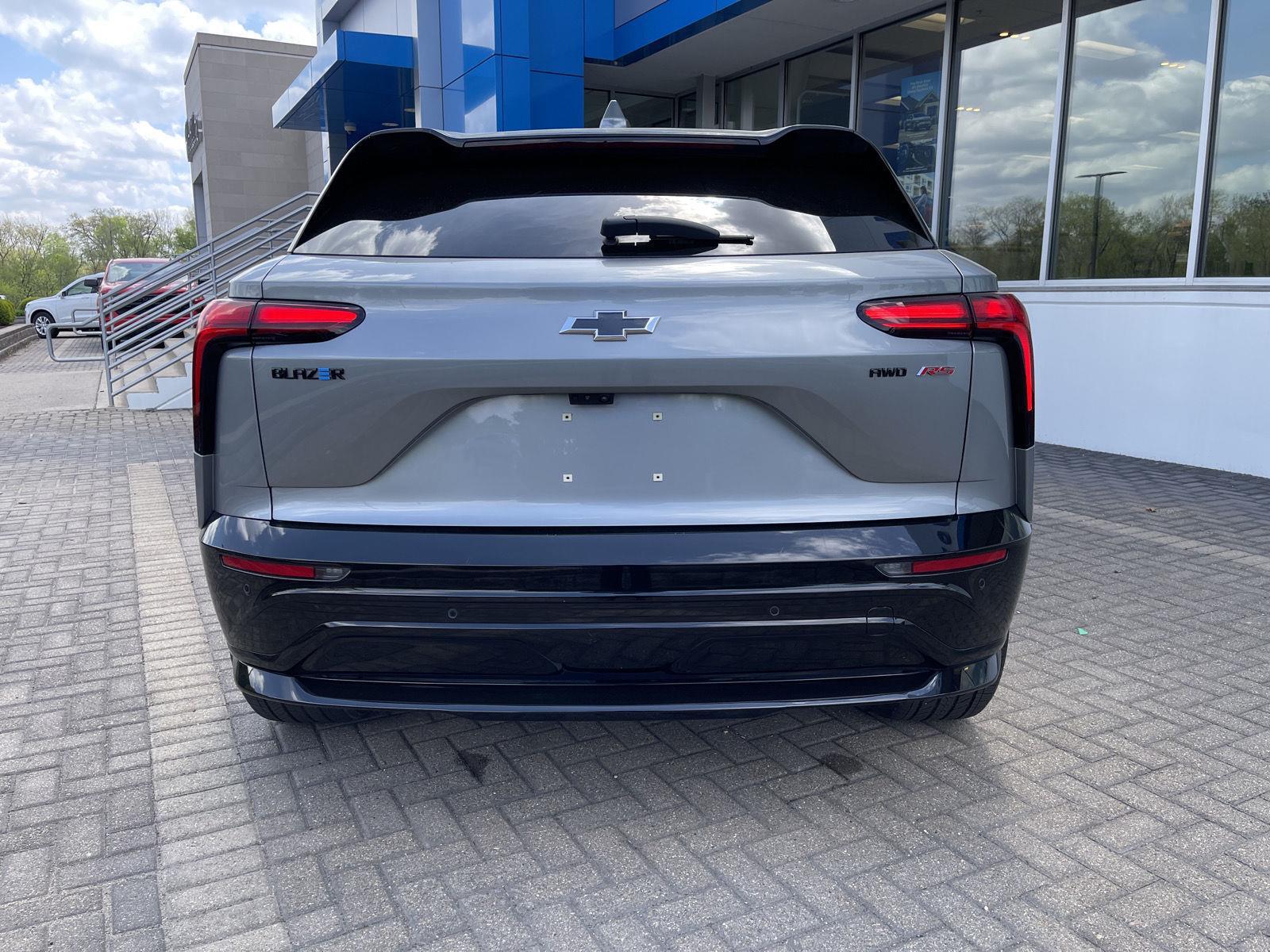View vehicle photo 4