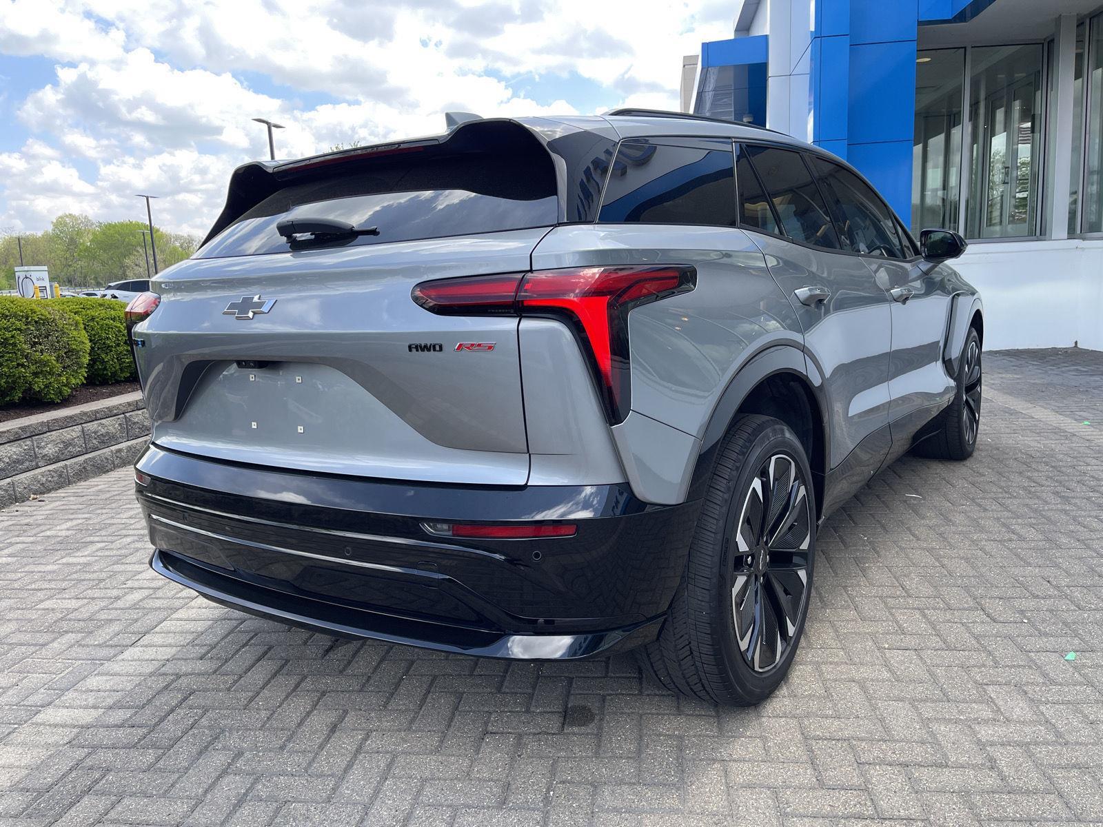 View vehicle photo 5