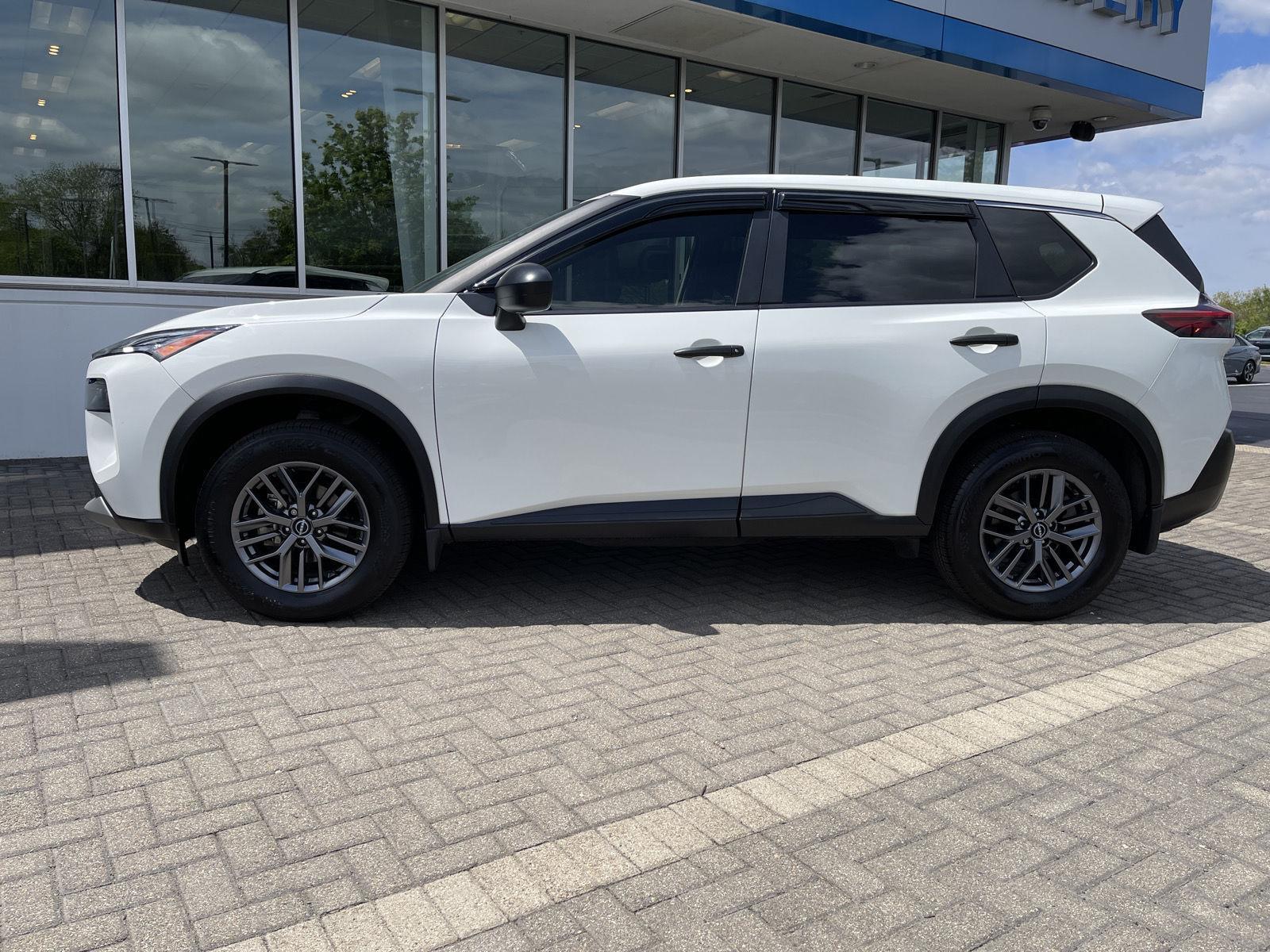 View vehicle photo 2