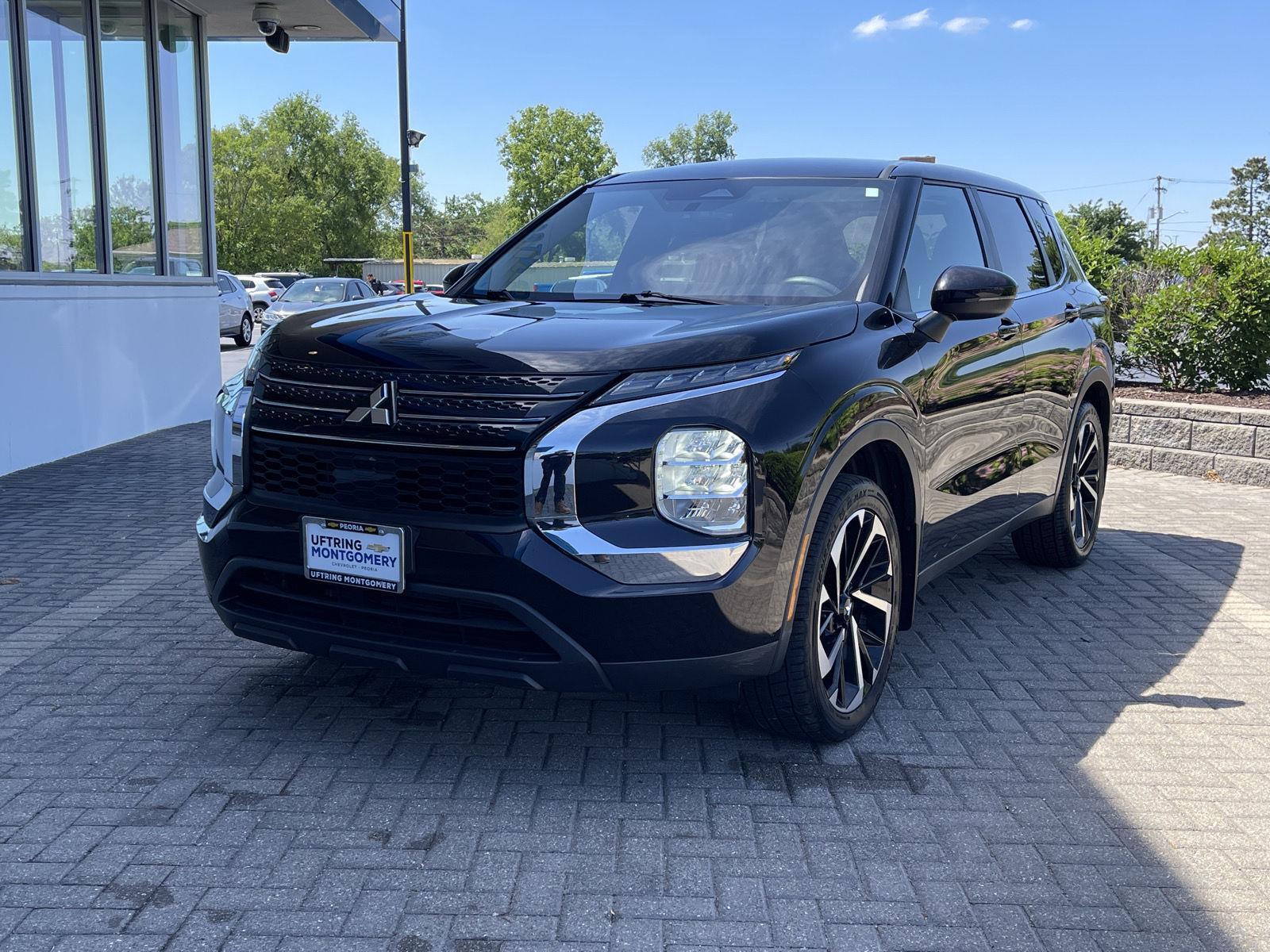 Labrador Black Pearl 2022 Mitsubishi Outlander ES FWD SUV / Crossover Front-Wheel Drive Continuously Variable Transmission