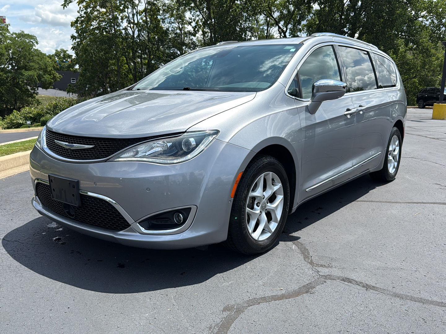 Billet Silver Metallic Clearcoat 2020 Chrysler Pacifica Minivan Front-Wheel Drive 9-Speed Automatic