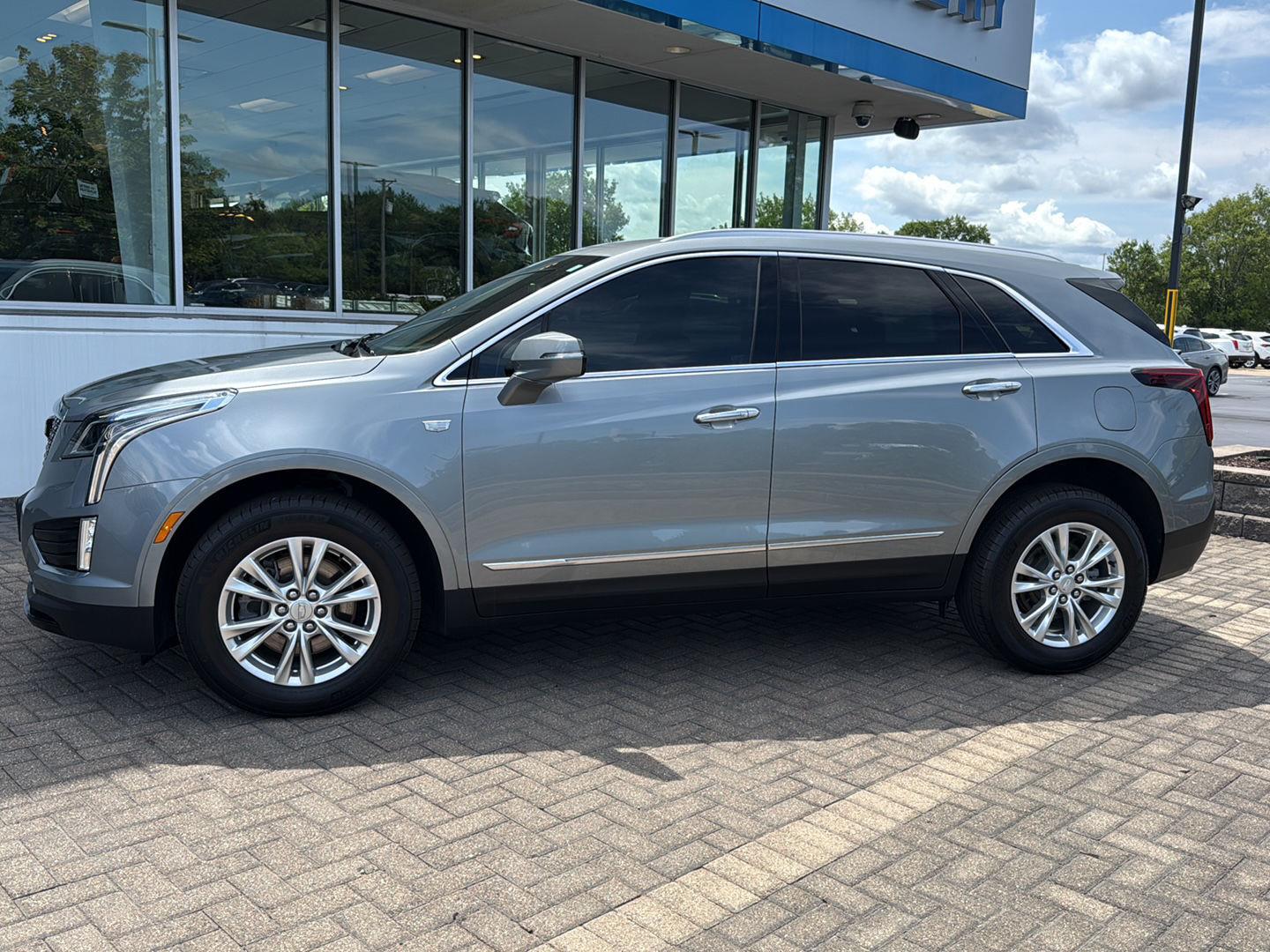 View vehicle photo 2