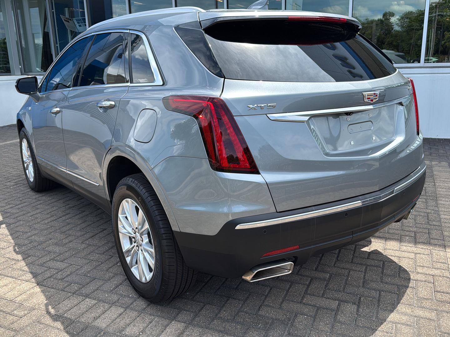 View vehicle photo 3
