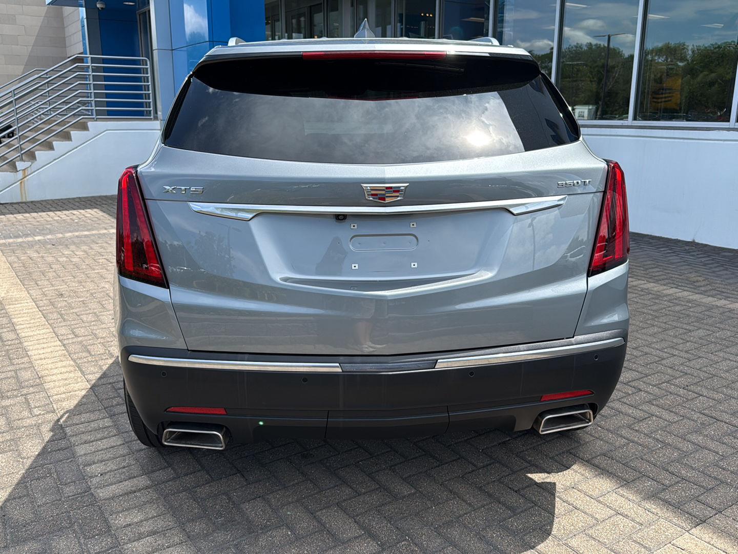 View vehicle photo 4