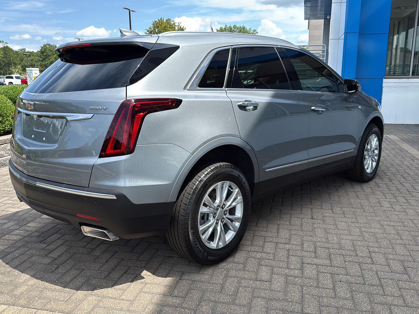 View vehicle photo 5