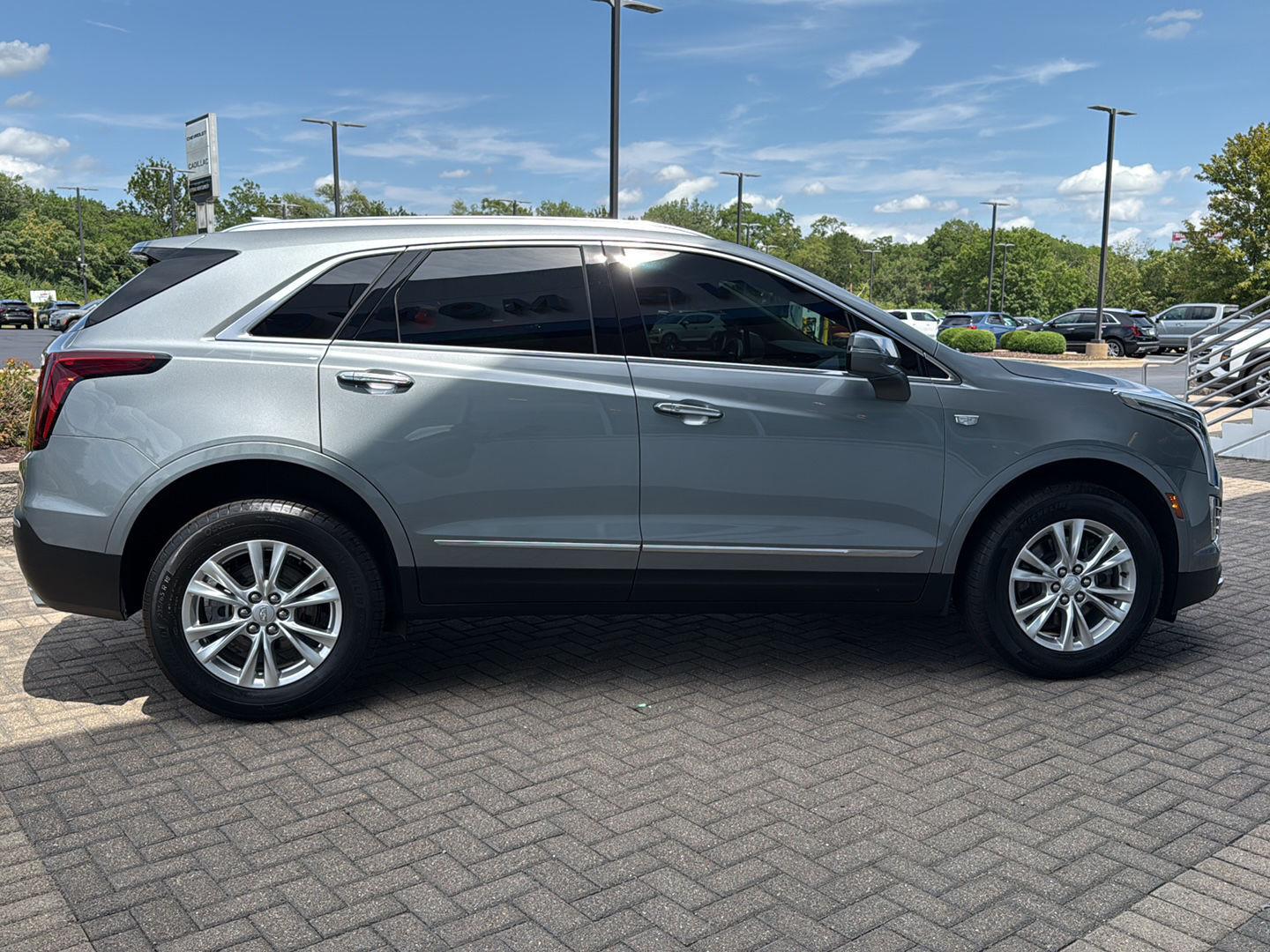 View vehicle photo 6