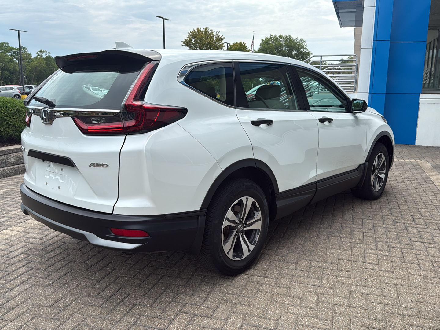 View vehicle photo 5
