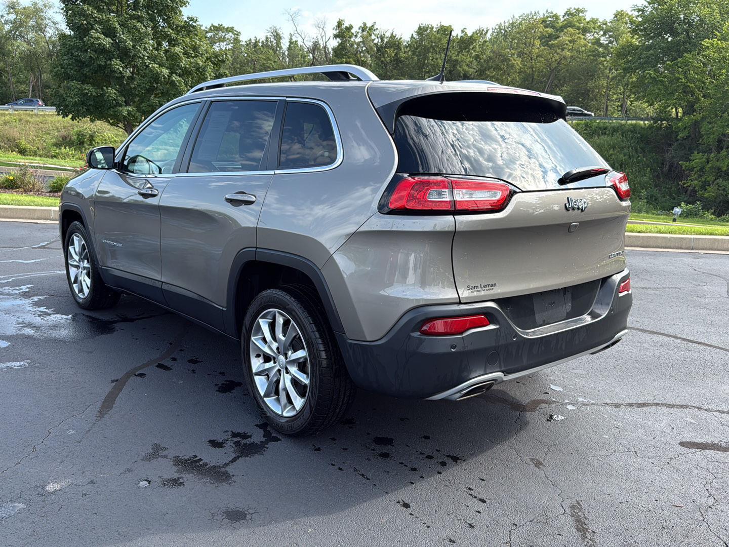View vehicle photo 3