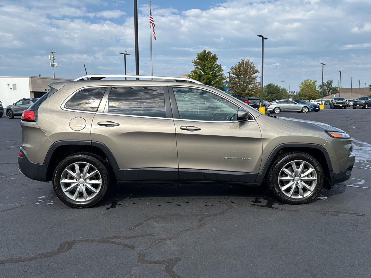 View vehicle photo 6