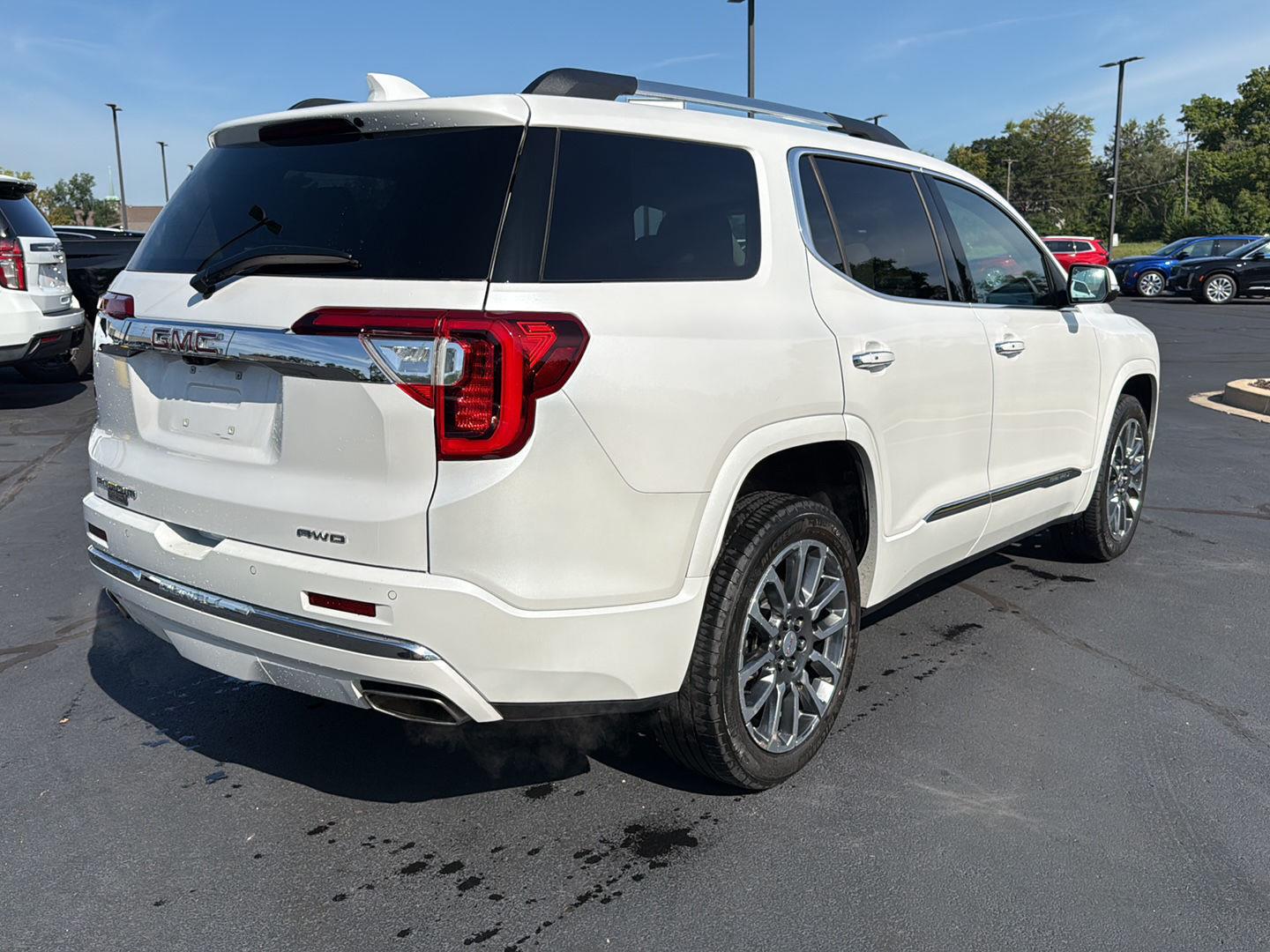 View vehicle photo 5