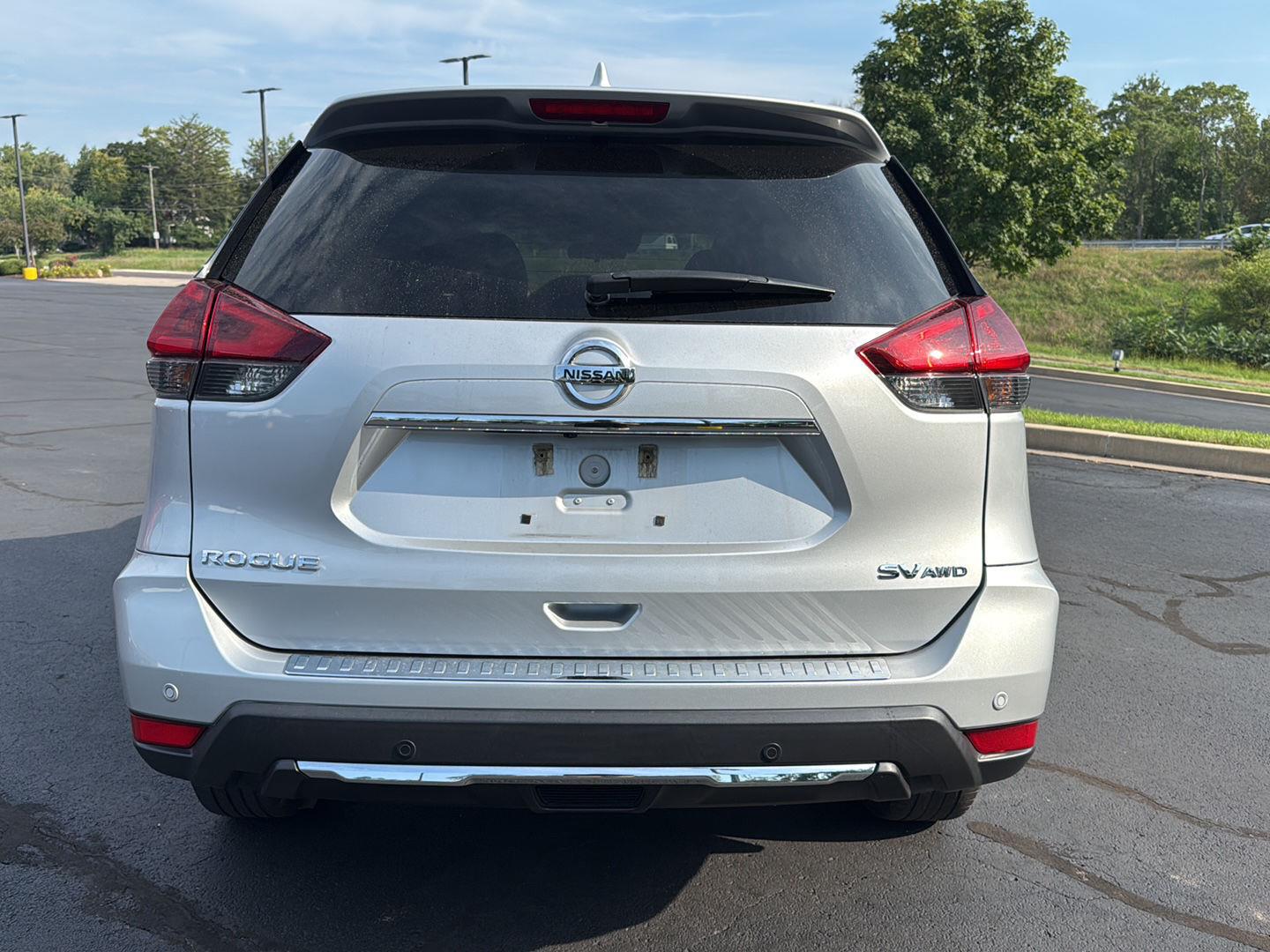 Used 2020 Silver Nissan SV Intelligent AWD image 4