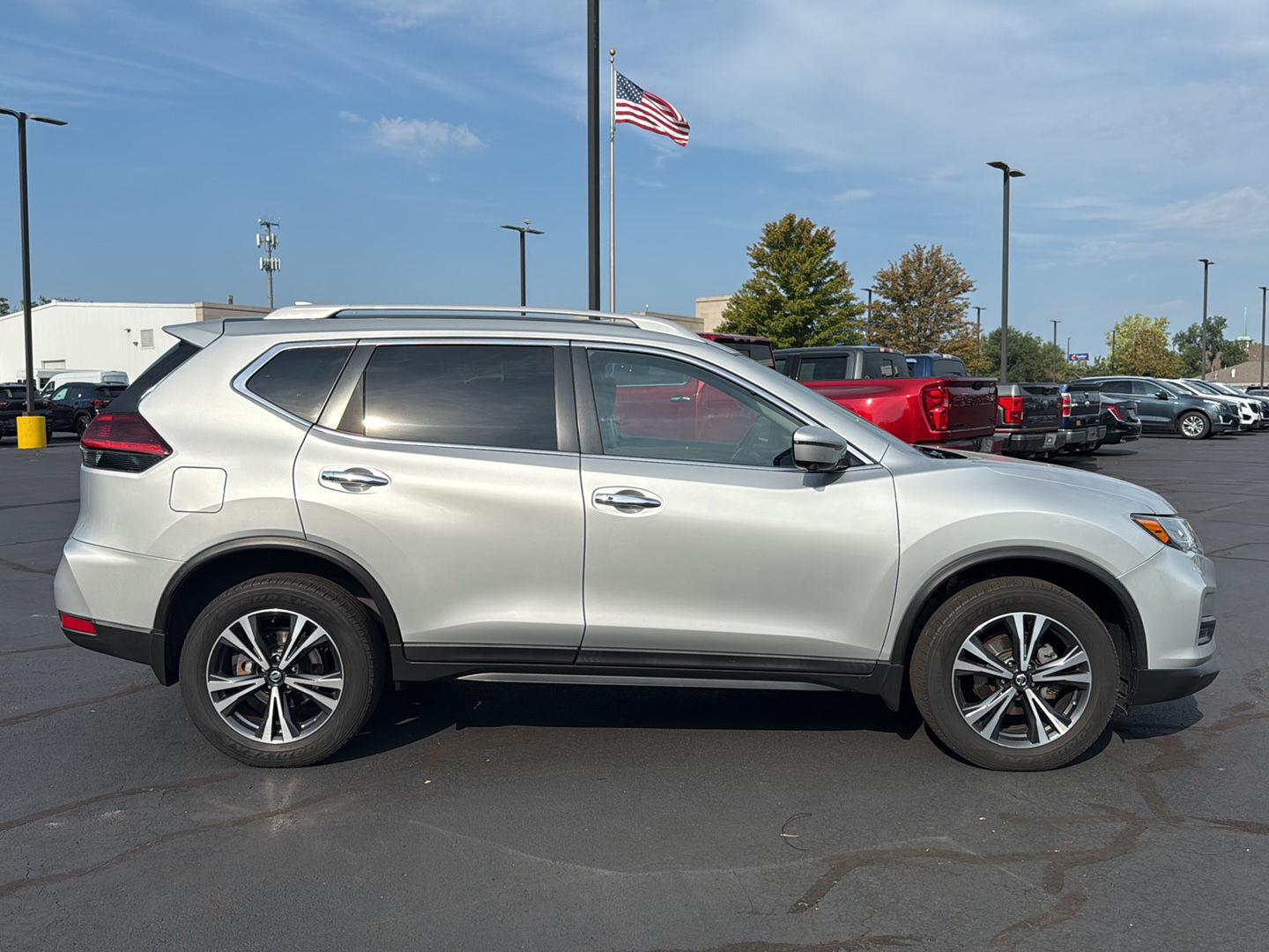 Used 2020 Silver Nissan SV Intelligent AWD image 6