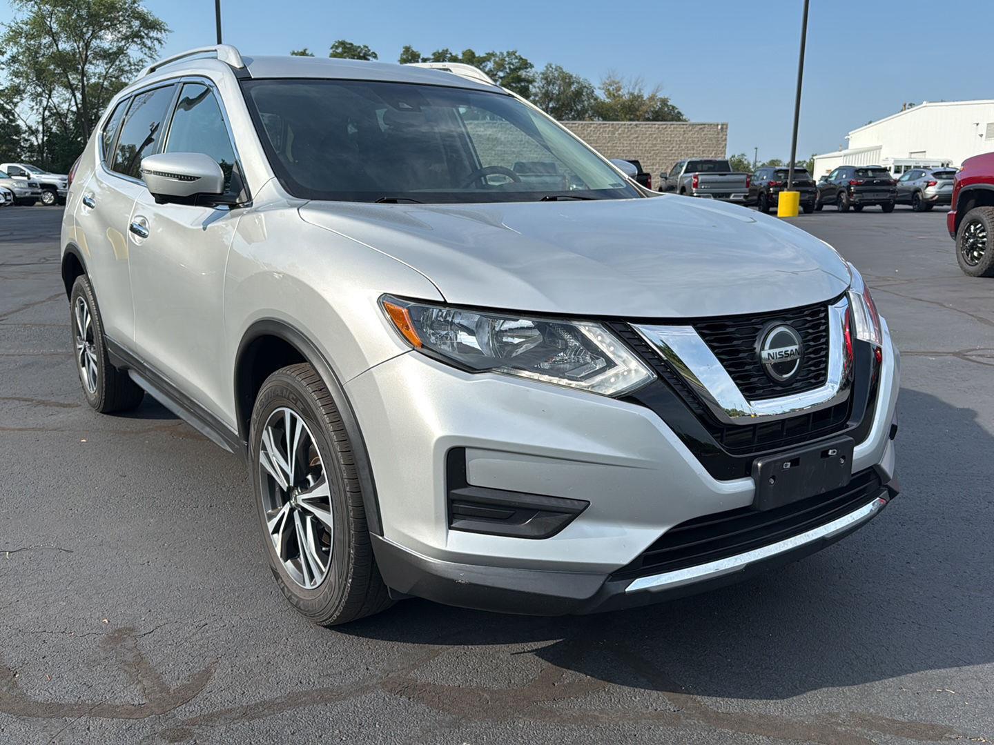 Used 2020 Silver Nissan SV Intelligent AWD image 7