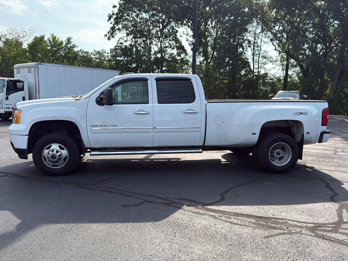Used 2014 SUMMIT WHITE GMC Denali image 2