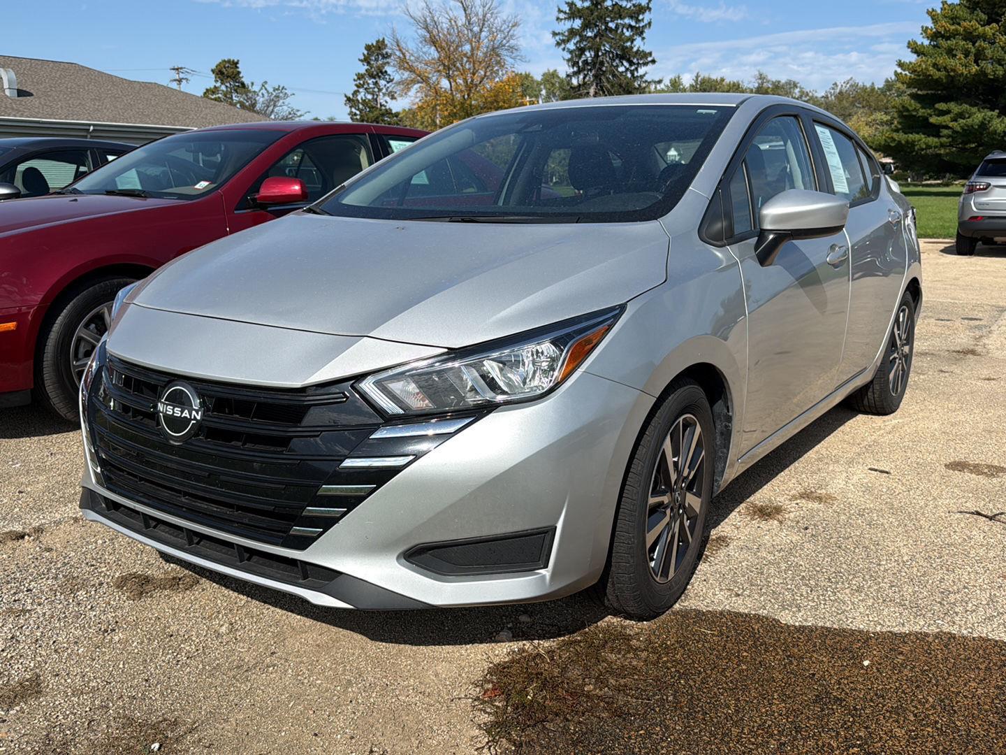 Brilliant Silver Metallic 2023 Nissan Versa Sedan Front-Wheel Drive Continuously Variable Transmission