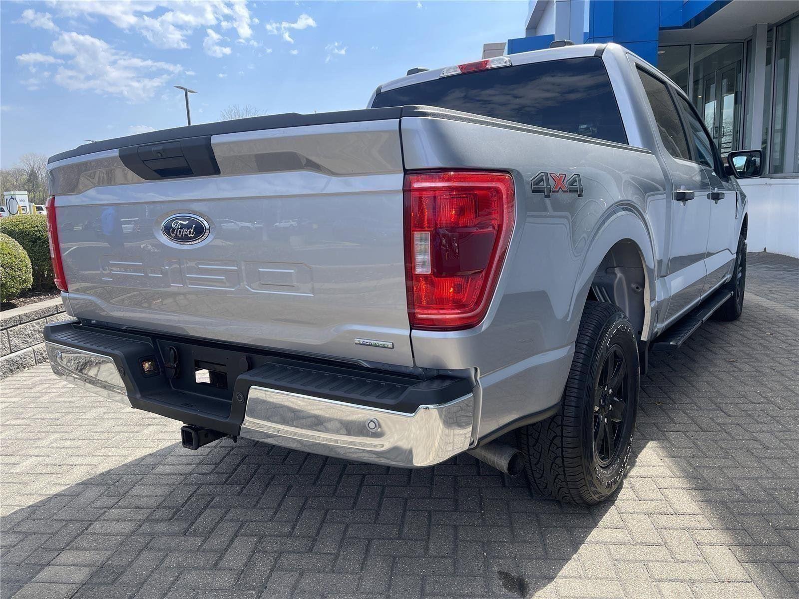 View vehicle photo 5