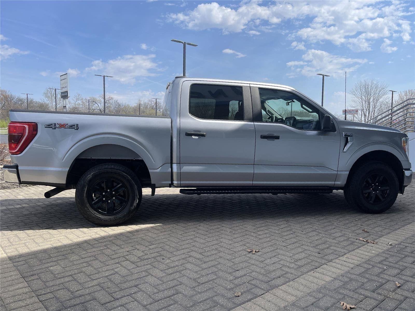 View vehicle photo 6