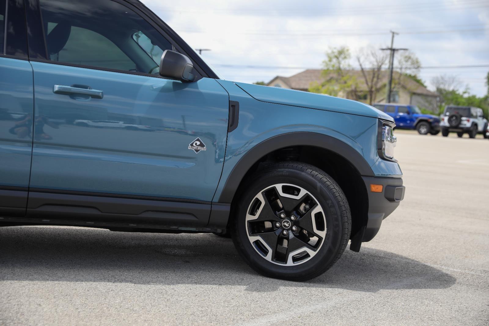 View vehicle photo 6